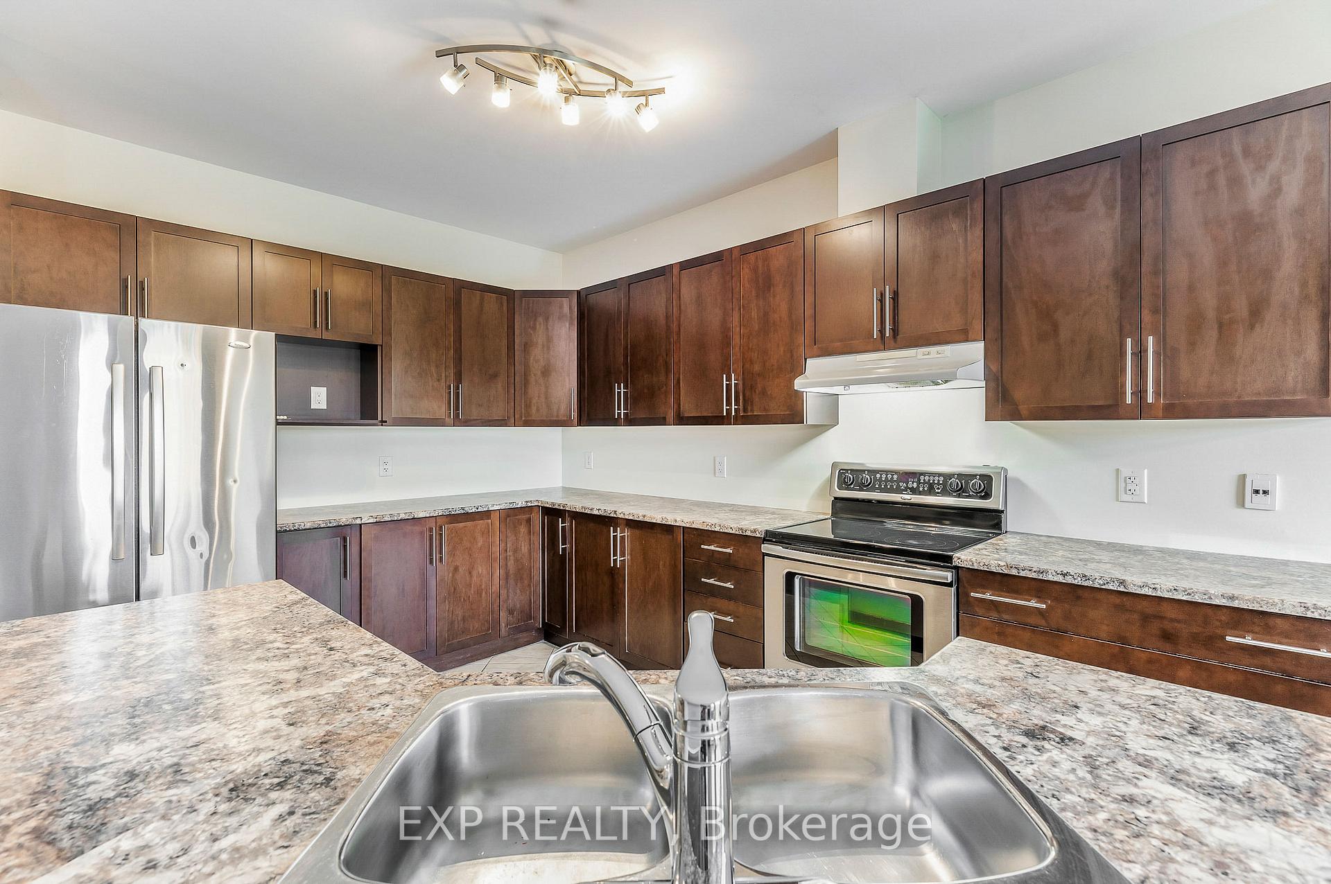 Photo 10 of 136 Whispering Winds Way, Ottawa, Mer Bleue/Bradley Estates/Anderson Park — HOMEH