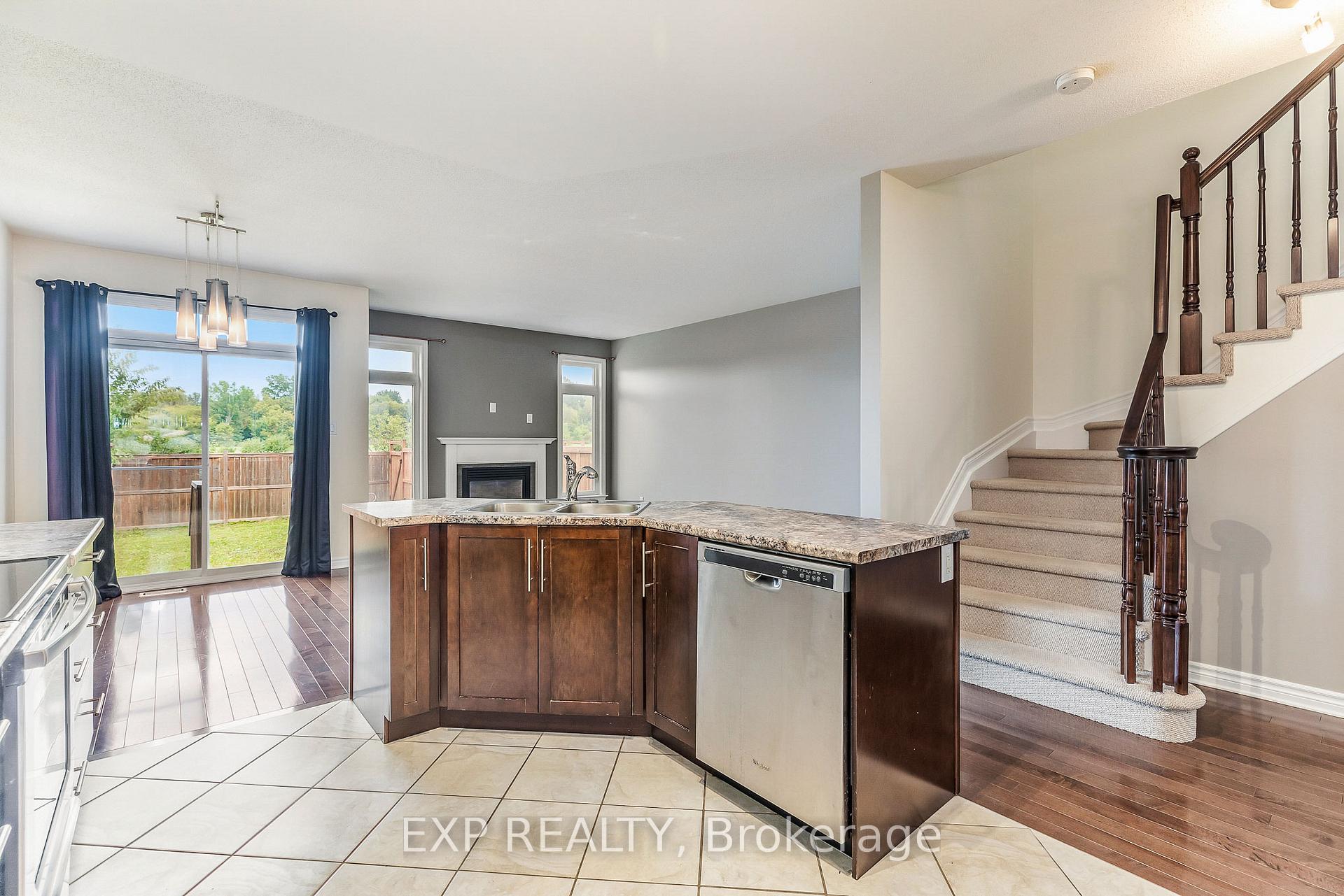 Photo 11 of 136 Whispering Winds Way, Ottawa, Mer Bleue/Bradley Estates/Anderson Park — HOMEH