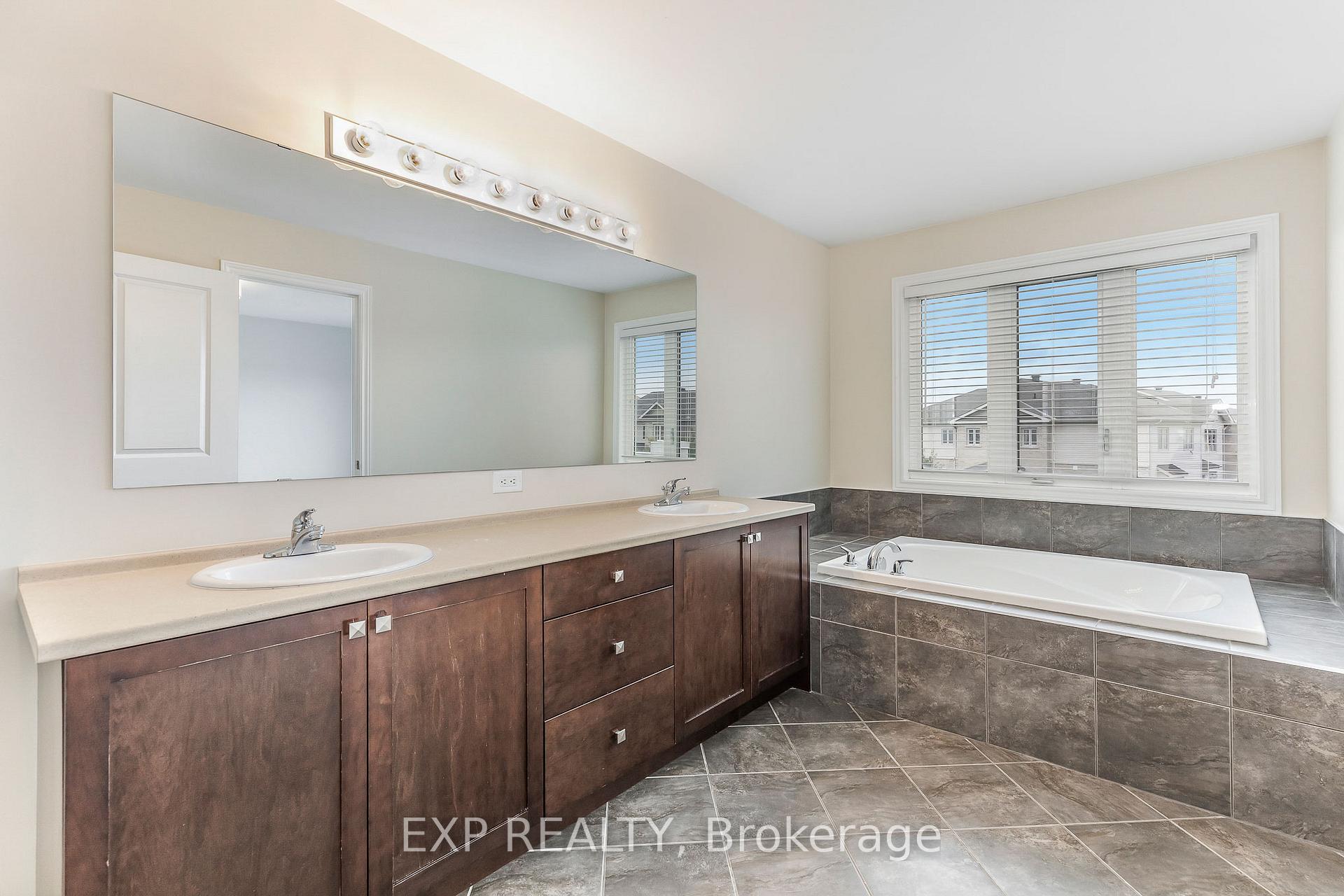 Photo 19 of 136 Whispering Winds Way, Ottawa, Mer Bleue/Bradley Estates/Anderson Park — HOMEH