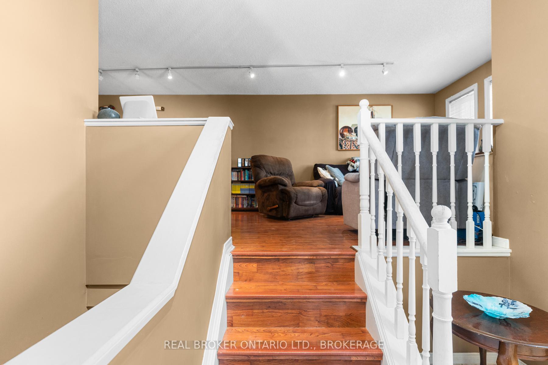 Photo 4 of 1387 Brackenwood Crescent, Kingston, City Northwest — HOMEH