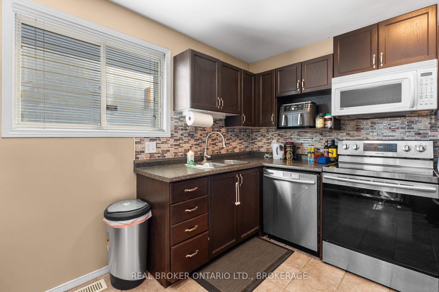 Photo 9 of 1387 Brackenwood Crescent, Kingston, City Northwest — HOMEH