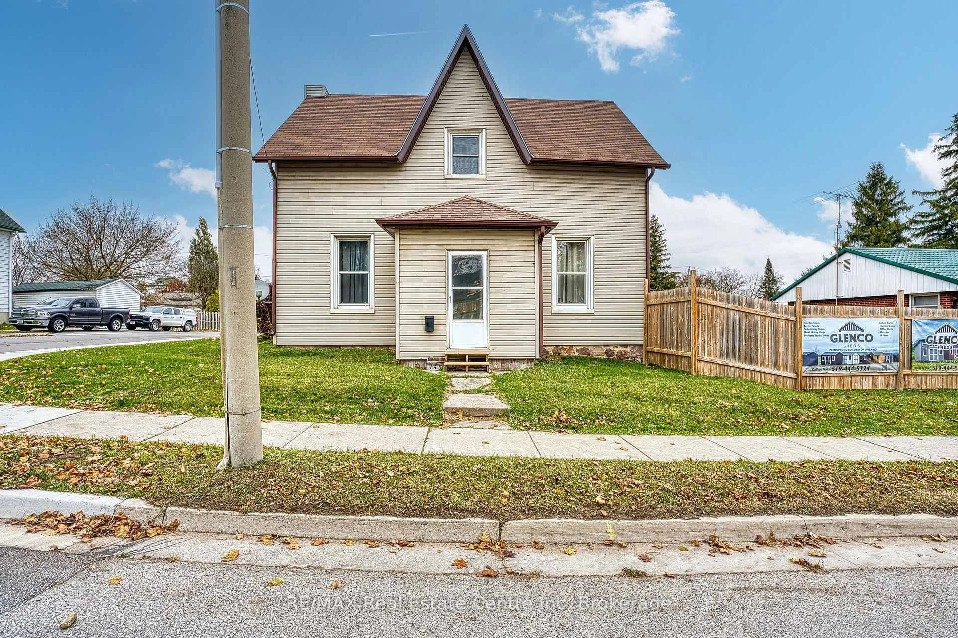 Front of 745 Main Street W