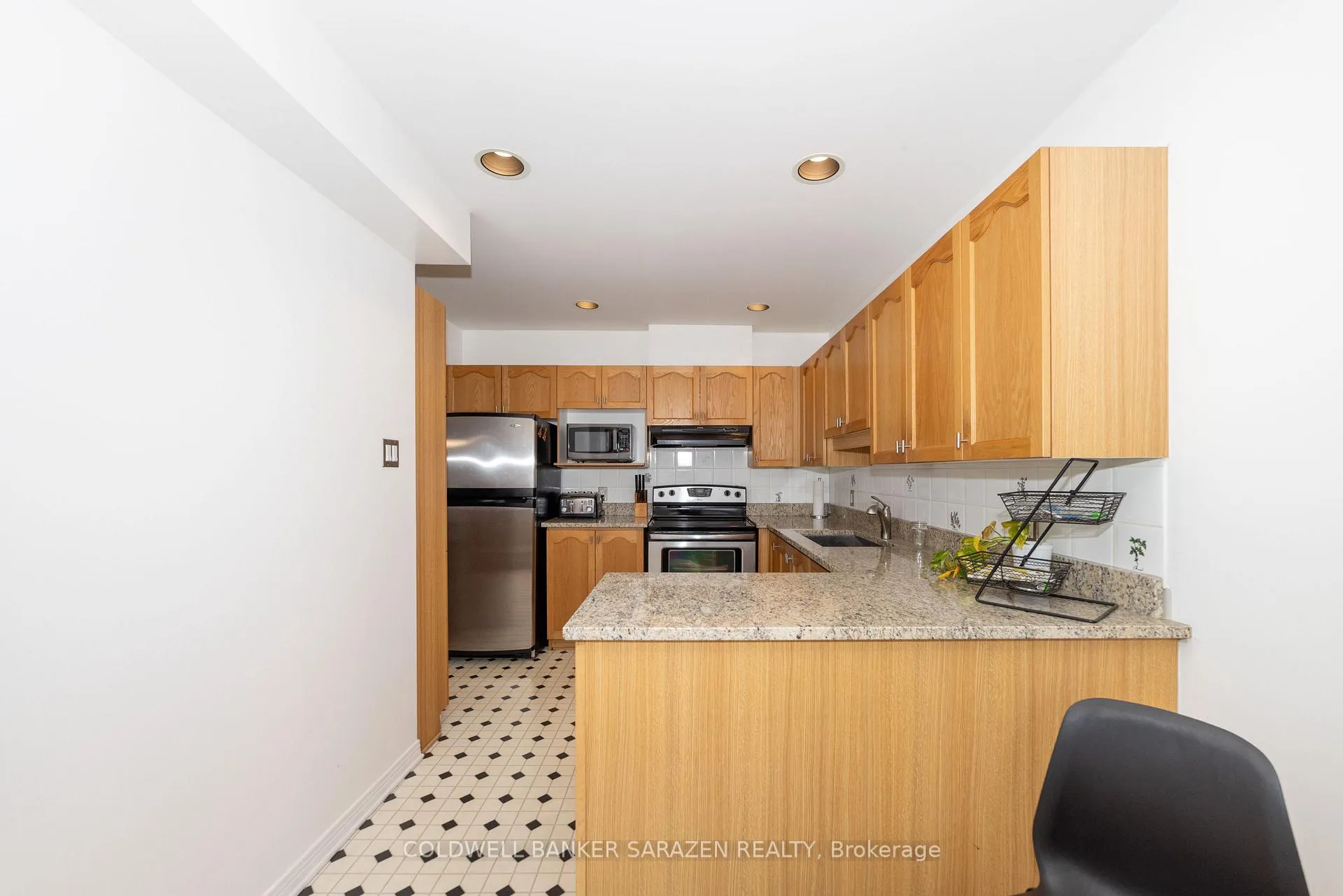 Photo 31 of 917 Markwick Crescent, Ottawa, Notting Hill/Summerside — HOMEH