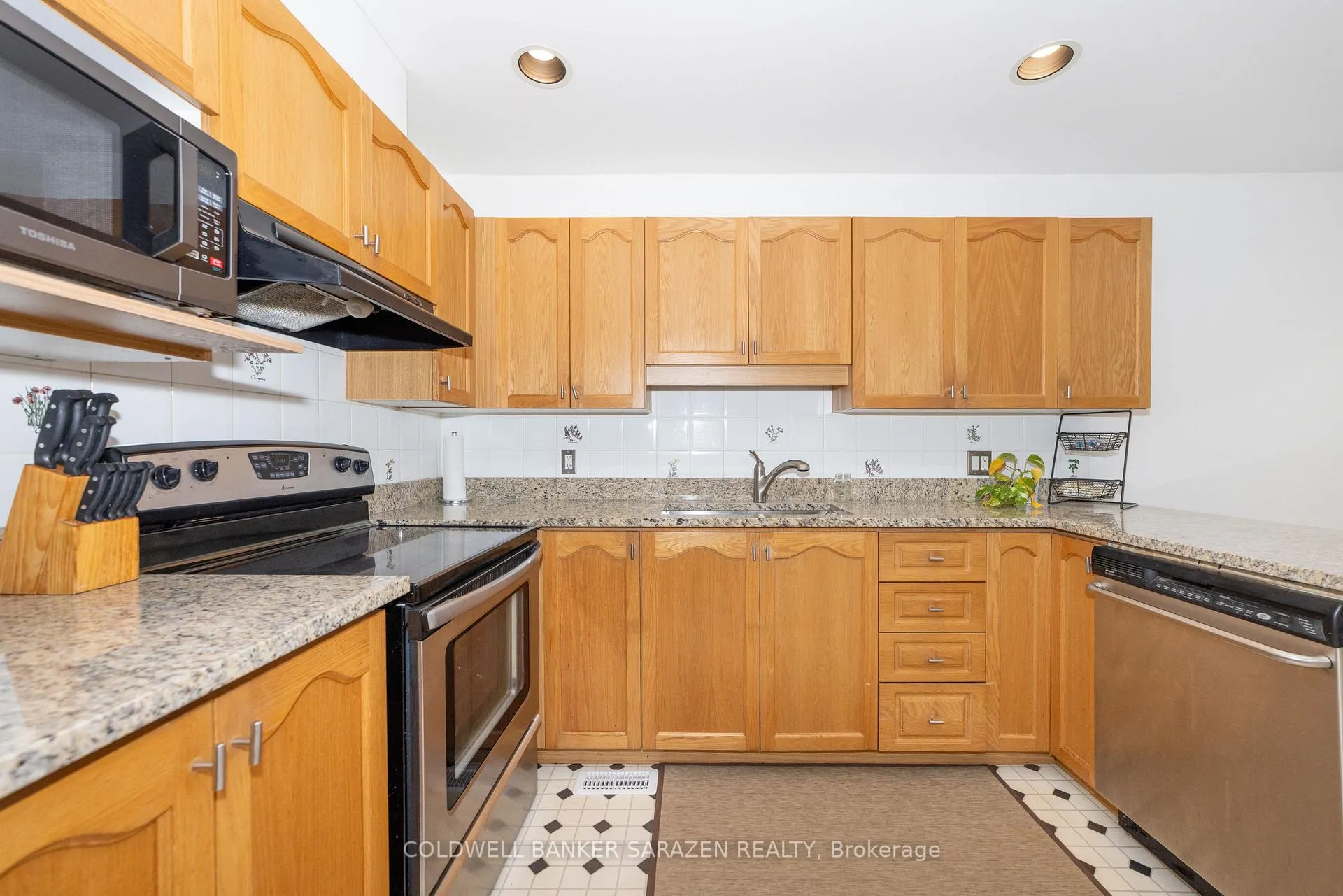 Photo 33 of 917 Markwick Crescent, Ottawa, Notting Hill/Summerside — HOMEH