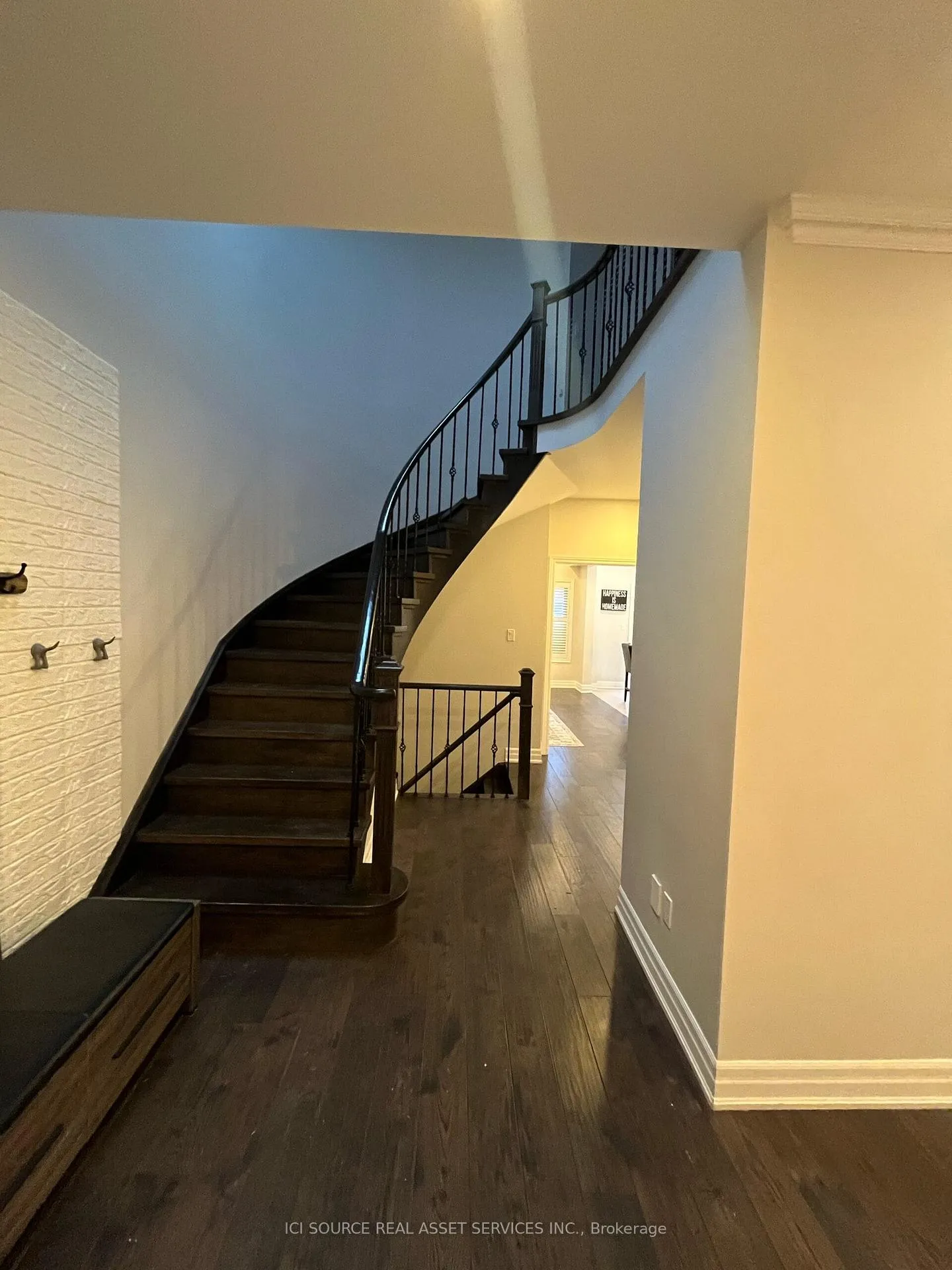 Photo 3 of Unit Upper, 419 Seneca Court, Newmarket, Summerhill Estates — HOMEH