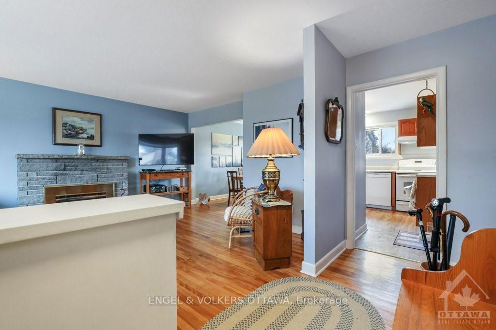 Photo 4 of 2368 Drury Lane, Ottawa, Parkway Park — HOMEH