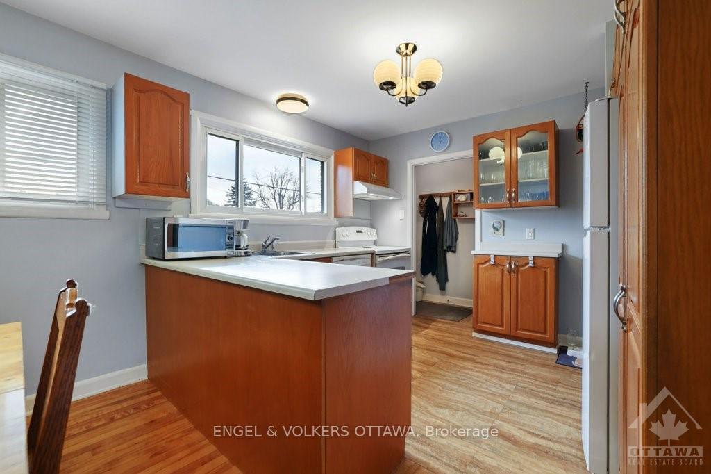 Photo 10 of 2368 Drury Lane, Ottawa, Parkway Park — HOMEH