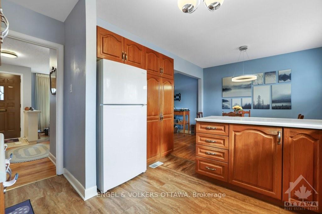 Photo 12 of 2368 Drury Lane, Ottawa, Parkway Park — HOMEH