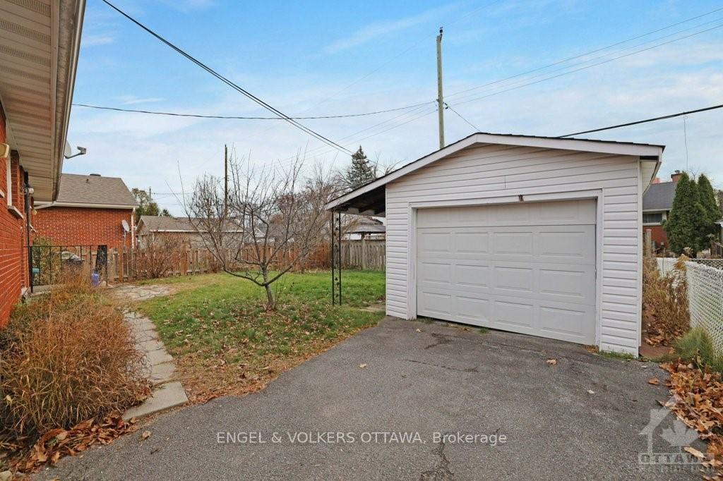 Photo 25 of 2368 Drury Lane, Ottawa, Parkway Park — HOMEH