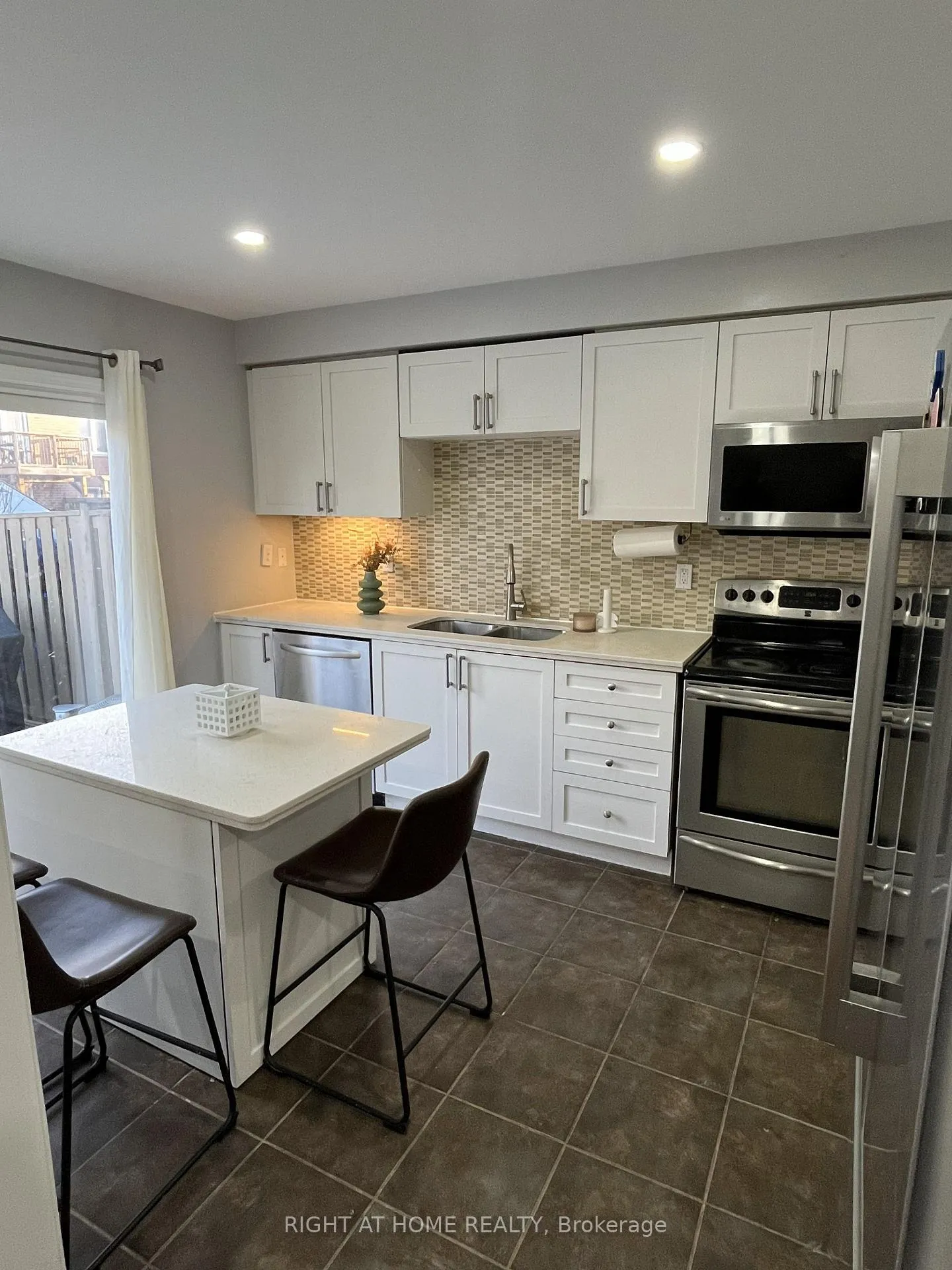 Photo 15 of 2439 Springforest Drive, Oakville, Bronte Creek — HOMEH