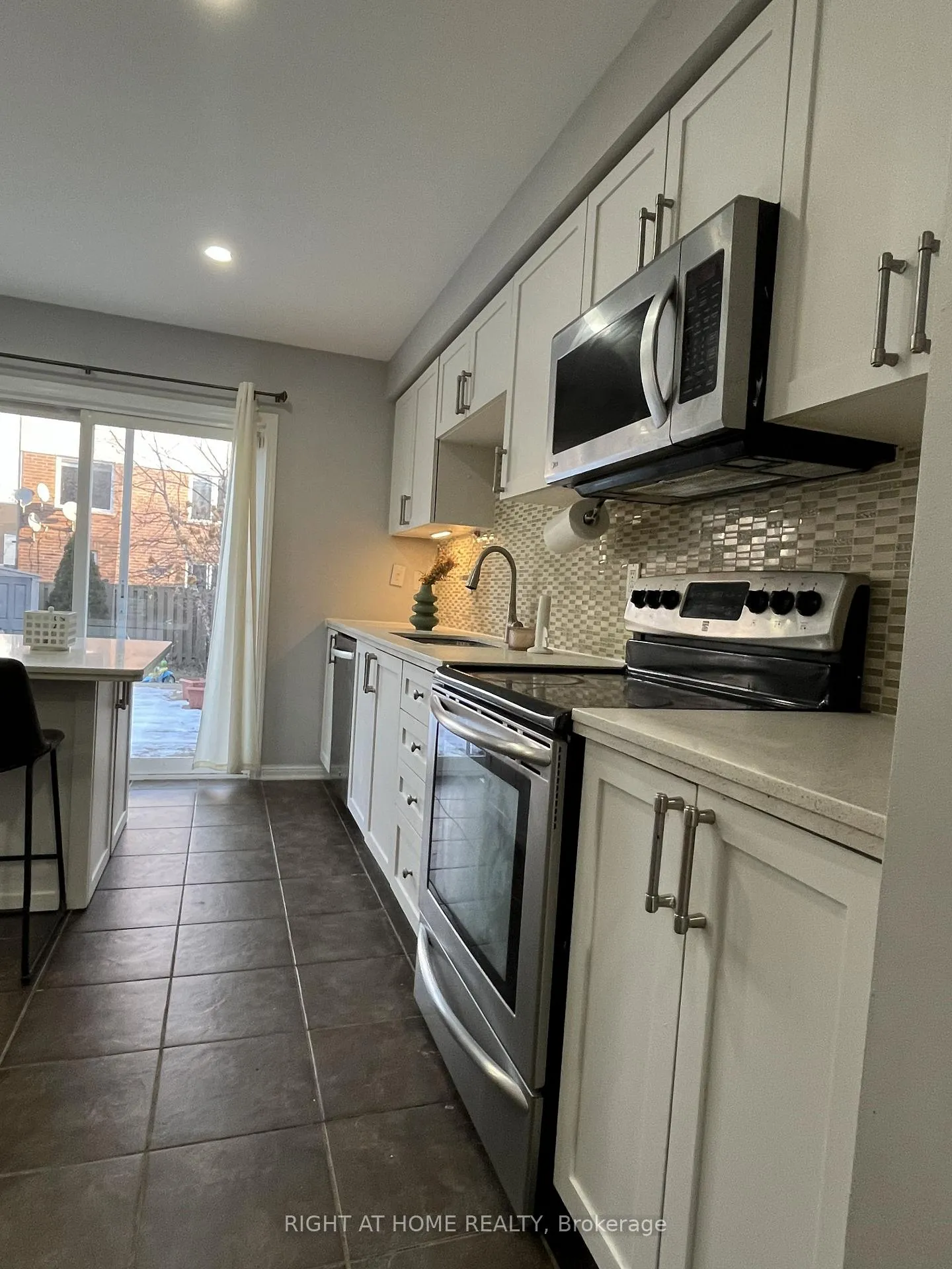 Photo 17 of 2439 Springforest Drive, Oakville, Bronte Creek — HOMEH