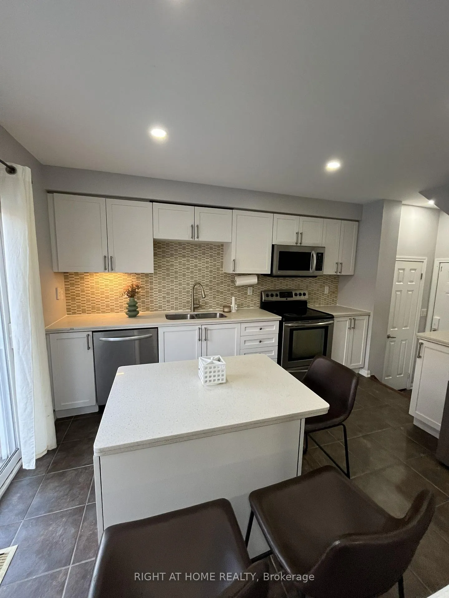Photo 22 of 2439 Springforest Drive, Oakville, Bronte Creek — HOMEH