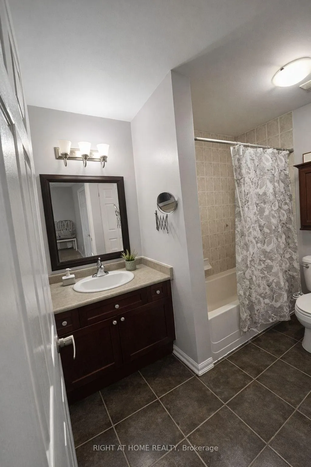 Photo 38 of 2439 Springforest Drive, Oakville, Bronte Creek — HOMEH