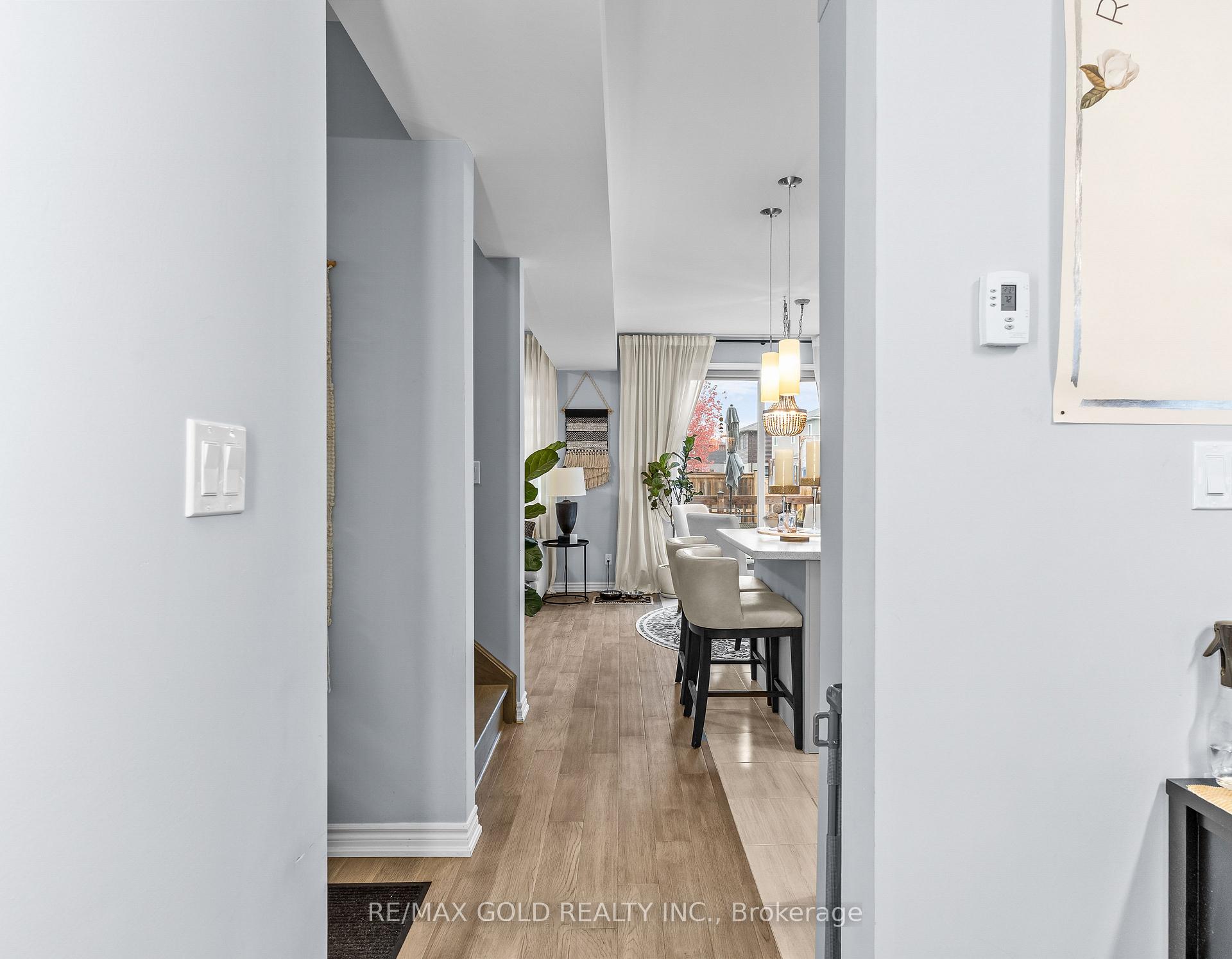 Photo 4 of 7865 Seabiscuit Drive, Niagara Falls, Ascot — HOMEH