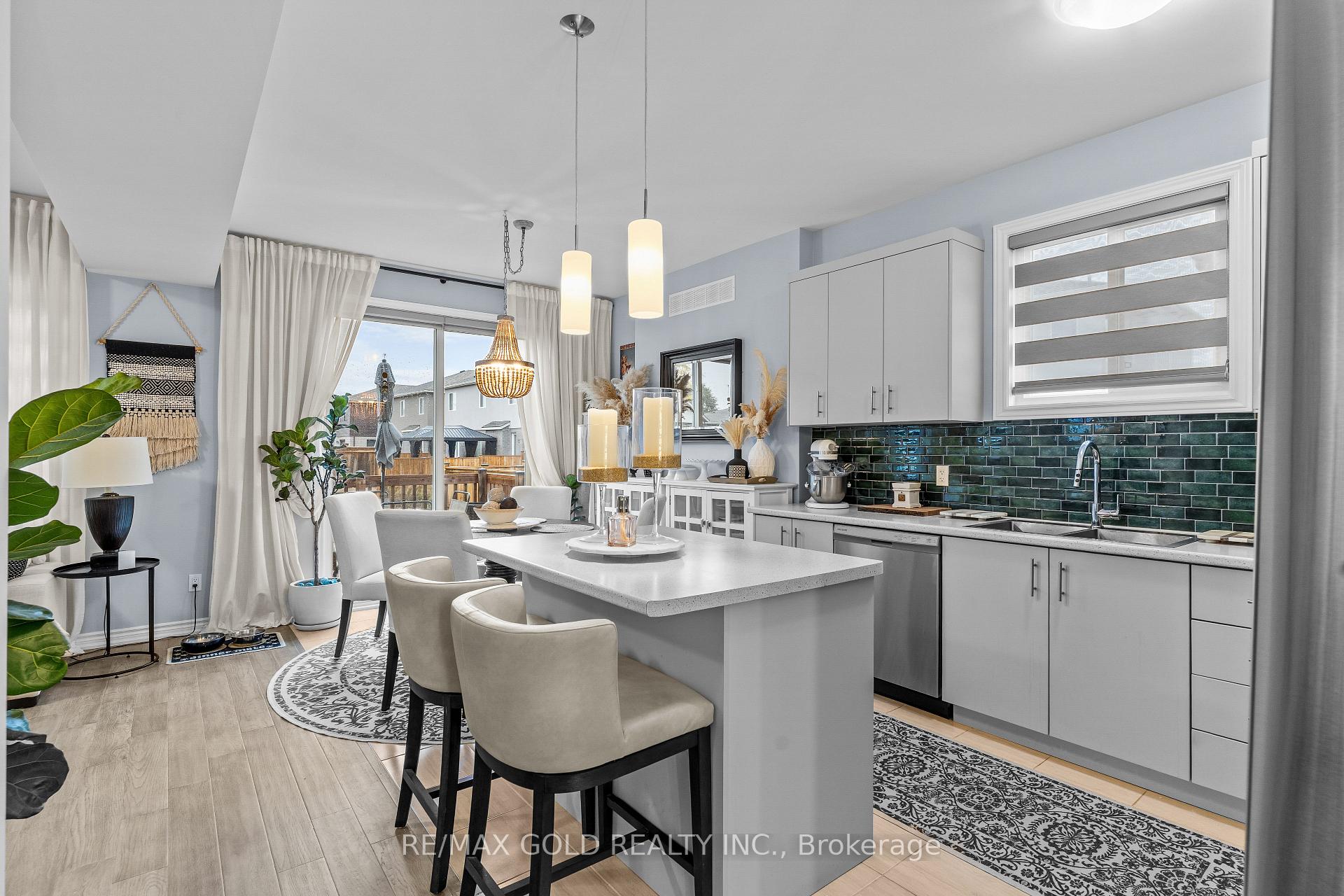 Photo 5 of 7865 Seabiscuit Drive, Niagara Falls, Ascot — HOMEH