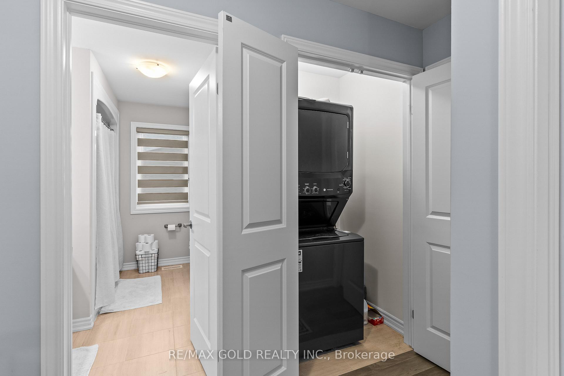 Photo 14 of 7865 Seabiscuit Drive, Niagara Falls, Ascot — HOMEH