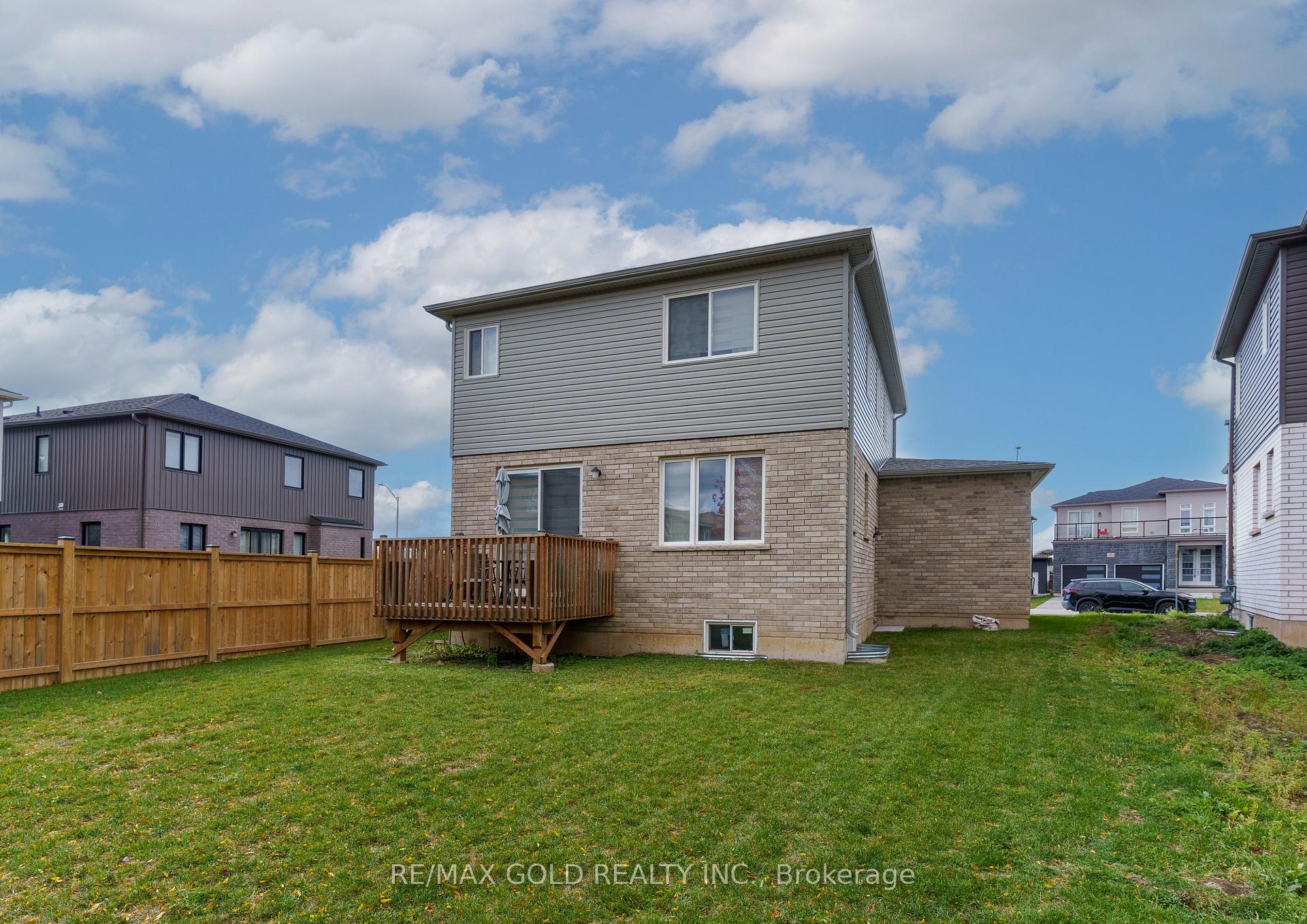 Photo 24 of 7865 Seabiscuit Drive, Niagara Falls, Ascot — HOMEH
