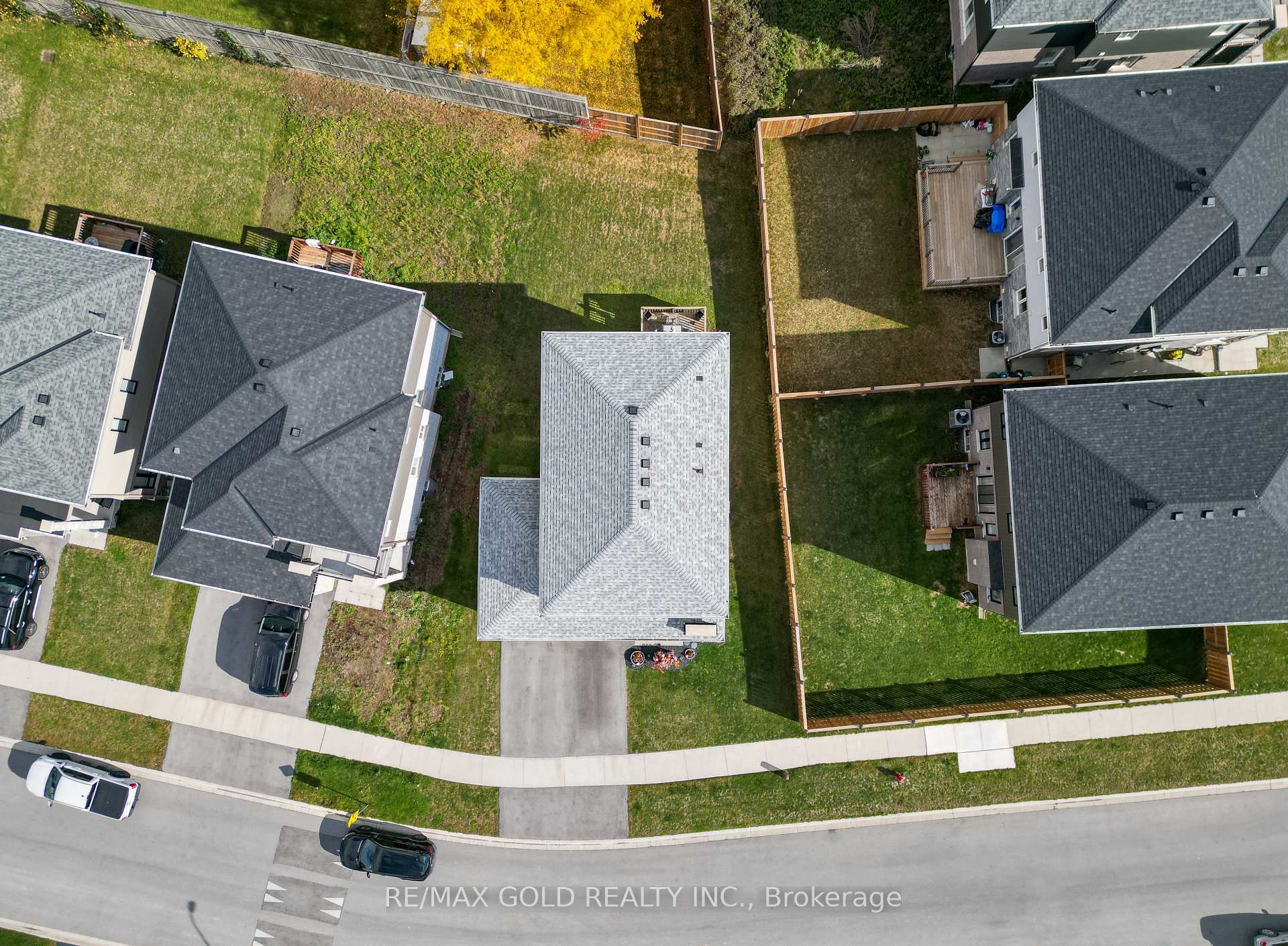 Photo 26 of 7865 Seabiscuit Drive, Niagara Falls, Ascot — HOMEH