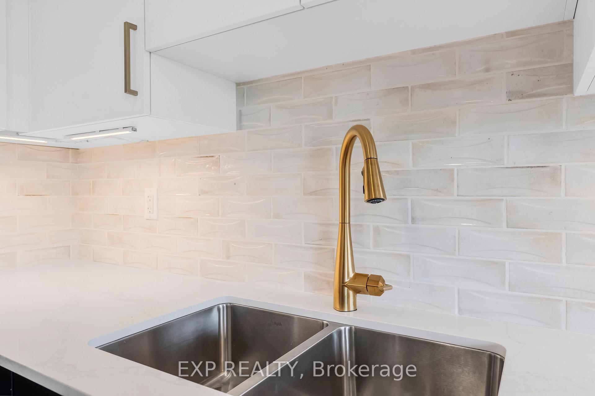 Photo 2 of Unit B, 692 Crystal Street, Ottawa, Carson Meadows — HOMEH