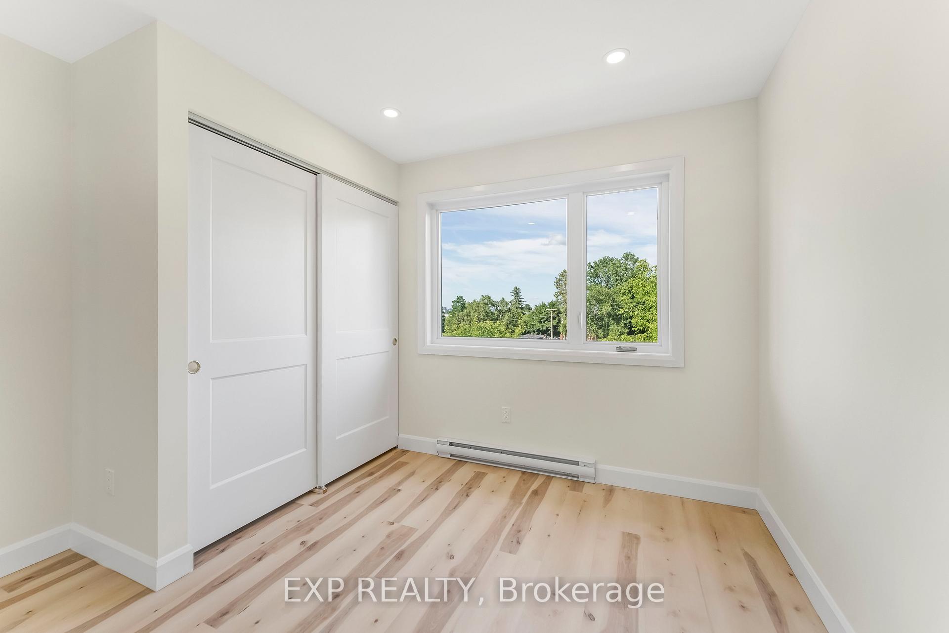 Photo 8 of Unit B, 692 Crystal Street, Ottawa, Carson Meadows — HOMEH