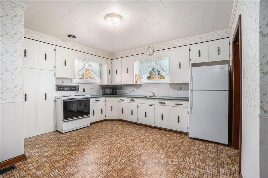 Photo 8 of 24 Mclean Boulevard, Perth — HOMEH