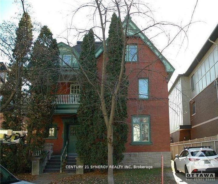 Front of Unit 1A, 458 Maclaren Street