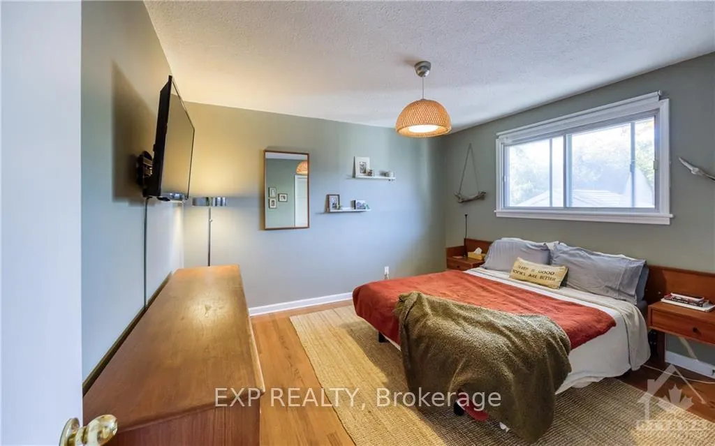 Photo 6 of 1136 Soderlind Street, Ottawa, Parkway Park — HOMEH