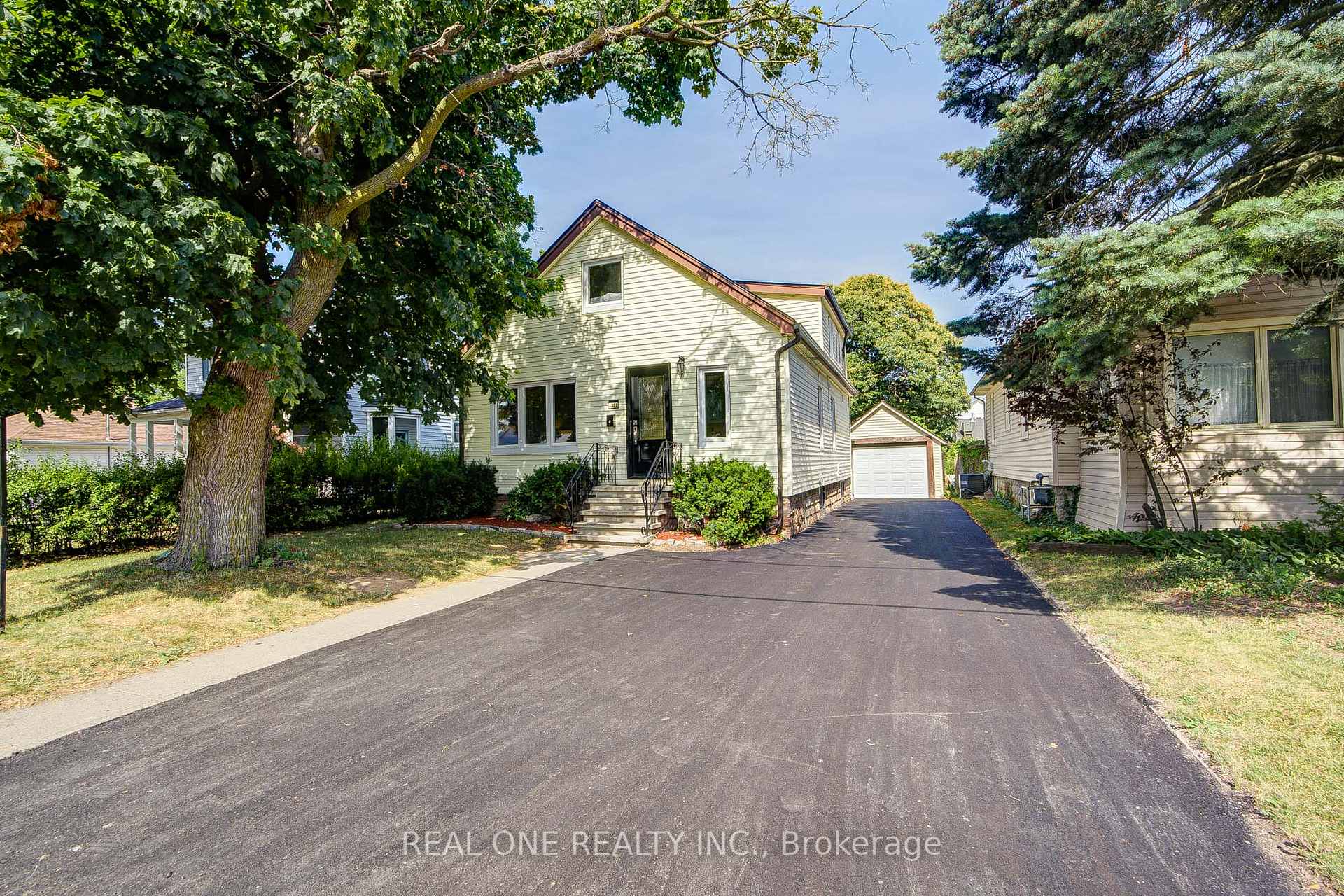 Front of 4052 Saint James Avenue