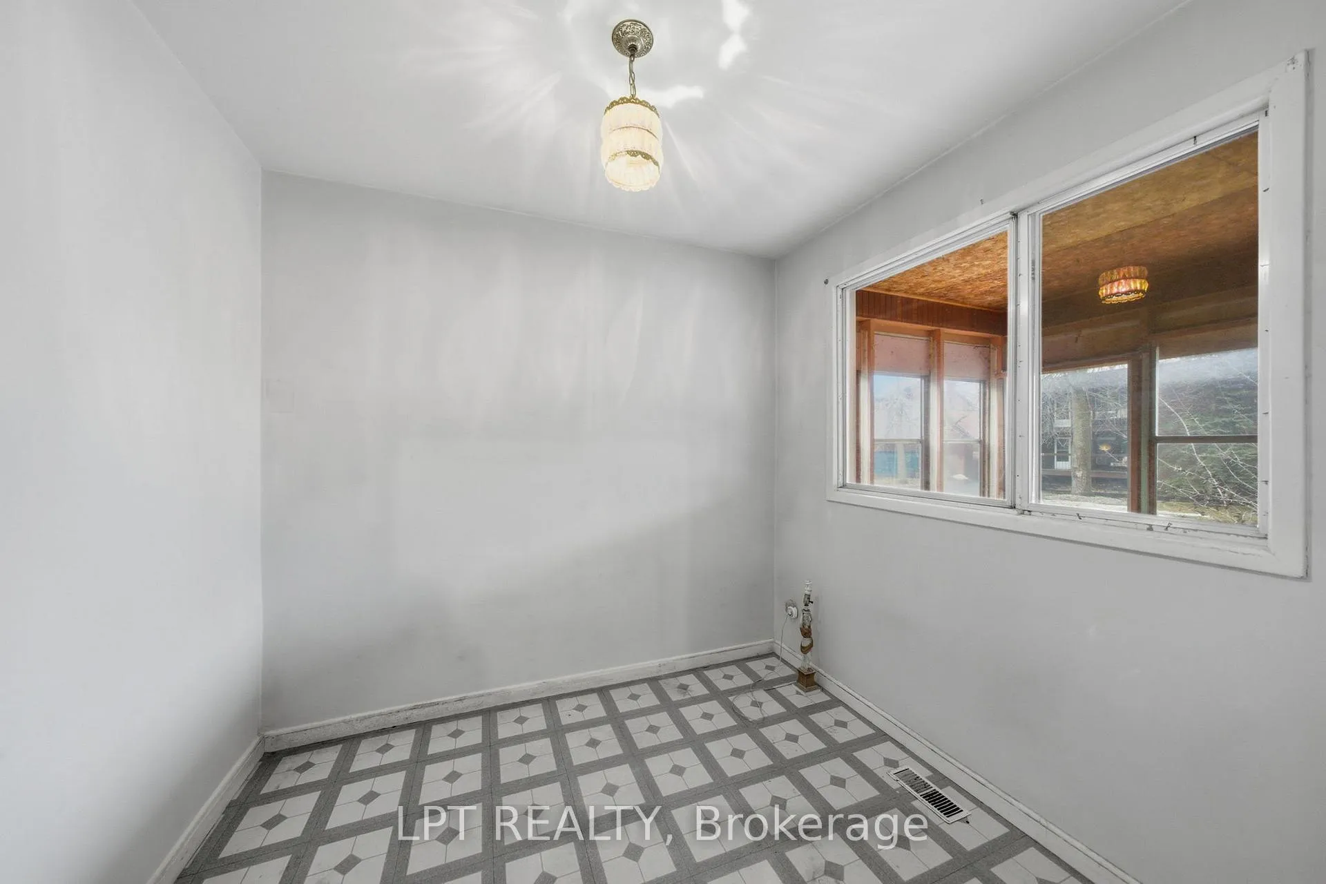 Photo 16 of 2838 Haughton Avenue, Ottawa, Britannia — HOMEH
