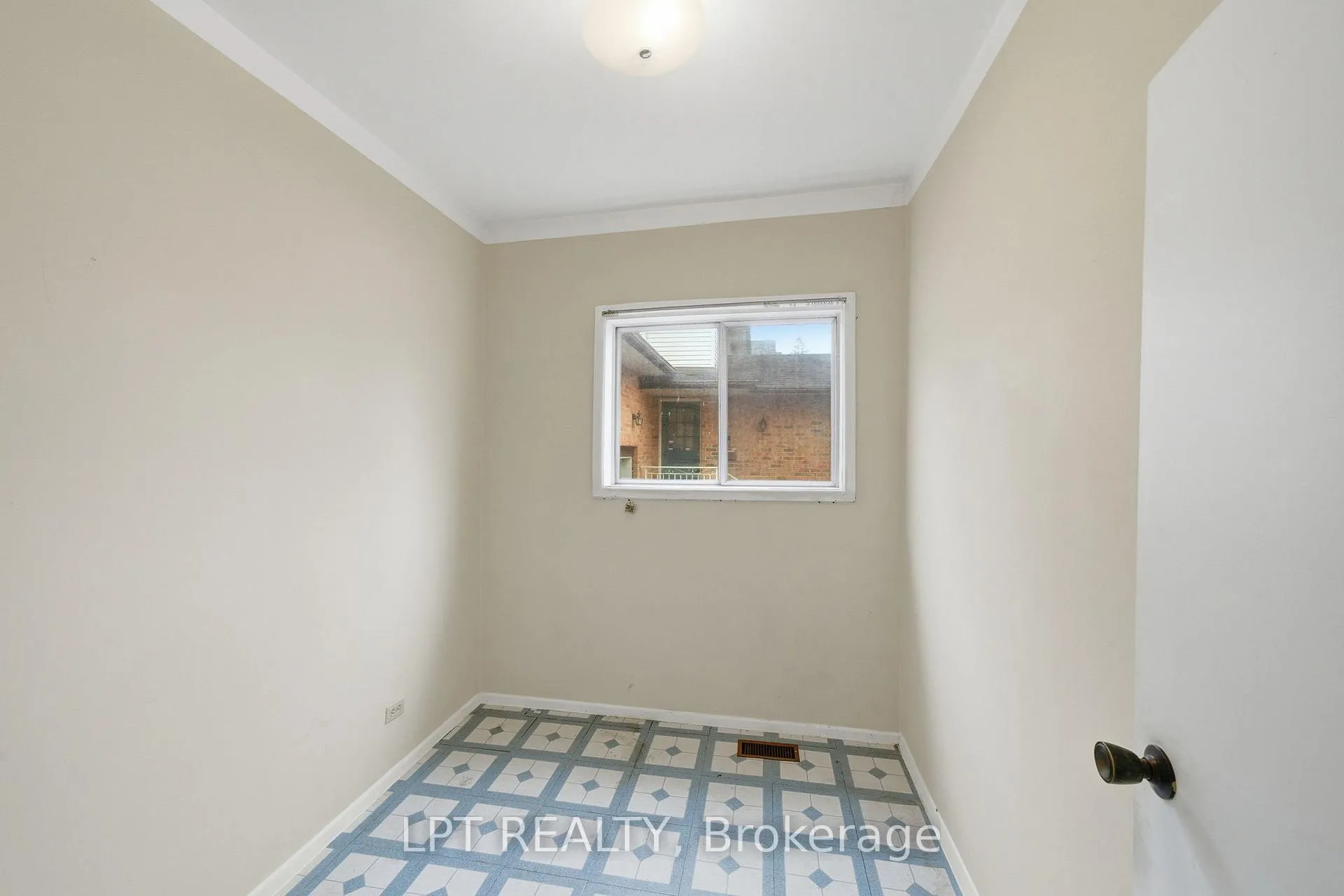 Photo 18 of 2838 Haughton Avenue, Ottawa, Britannia — HOMEH