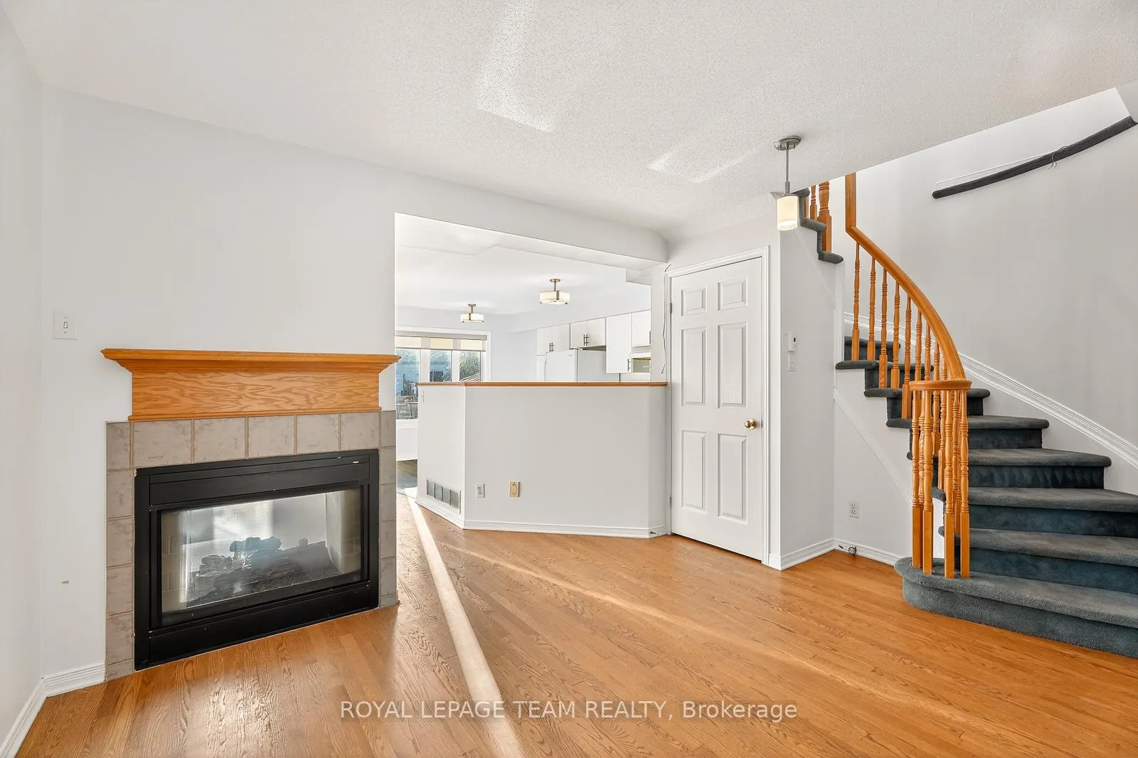Photo 10 of 1431 Lynx Crescent, Ottawa, Fallingbrook/Pineridge — HOMEH