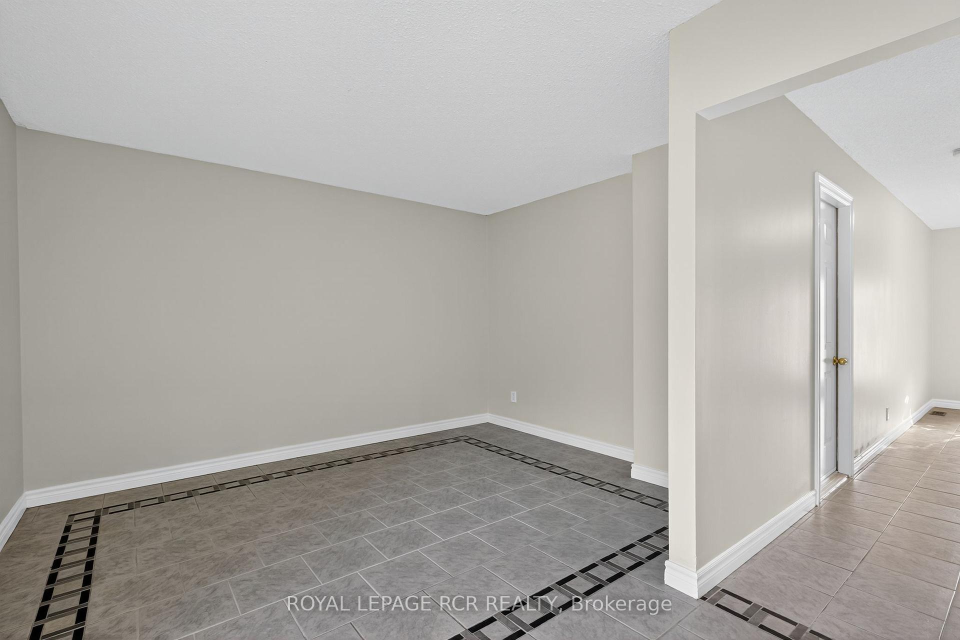 Photo 5 of 64 Bradley Court, New Tecumseth, Tottenham — HOMEH