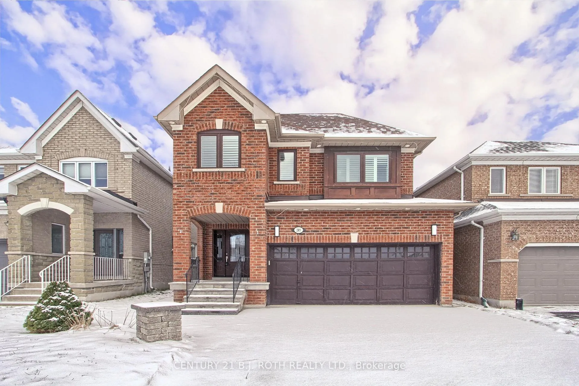 Photo 2 of 285 Mcbride Crescent, Newmarket, Summerhill Estates — HOMEH
