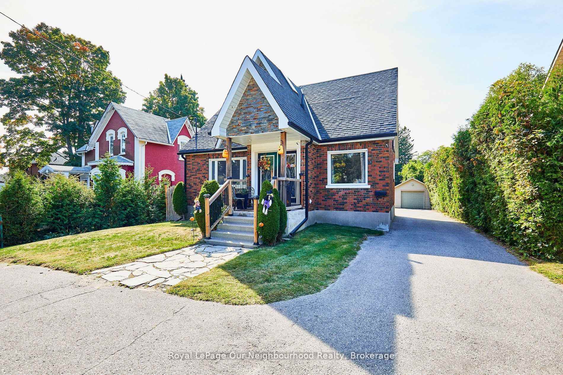 Photo 3 of 738 Simcoe Street N, Oshawa, Centennial — HOMEH