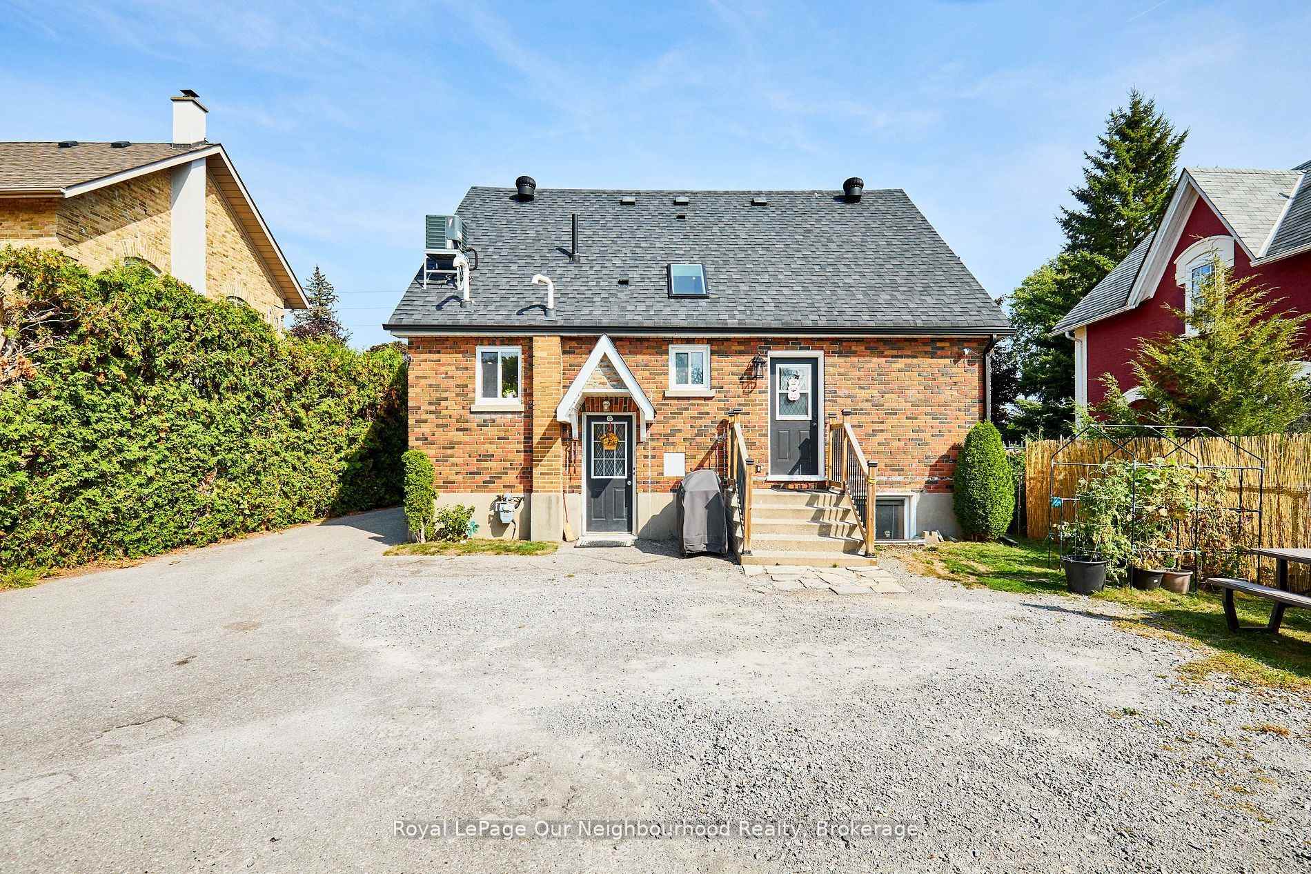 Photo 5 of 738 Simcoe Street N, Oshawa, Centennial — HOMEH