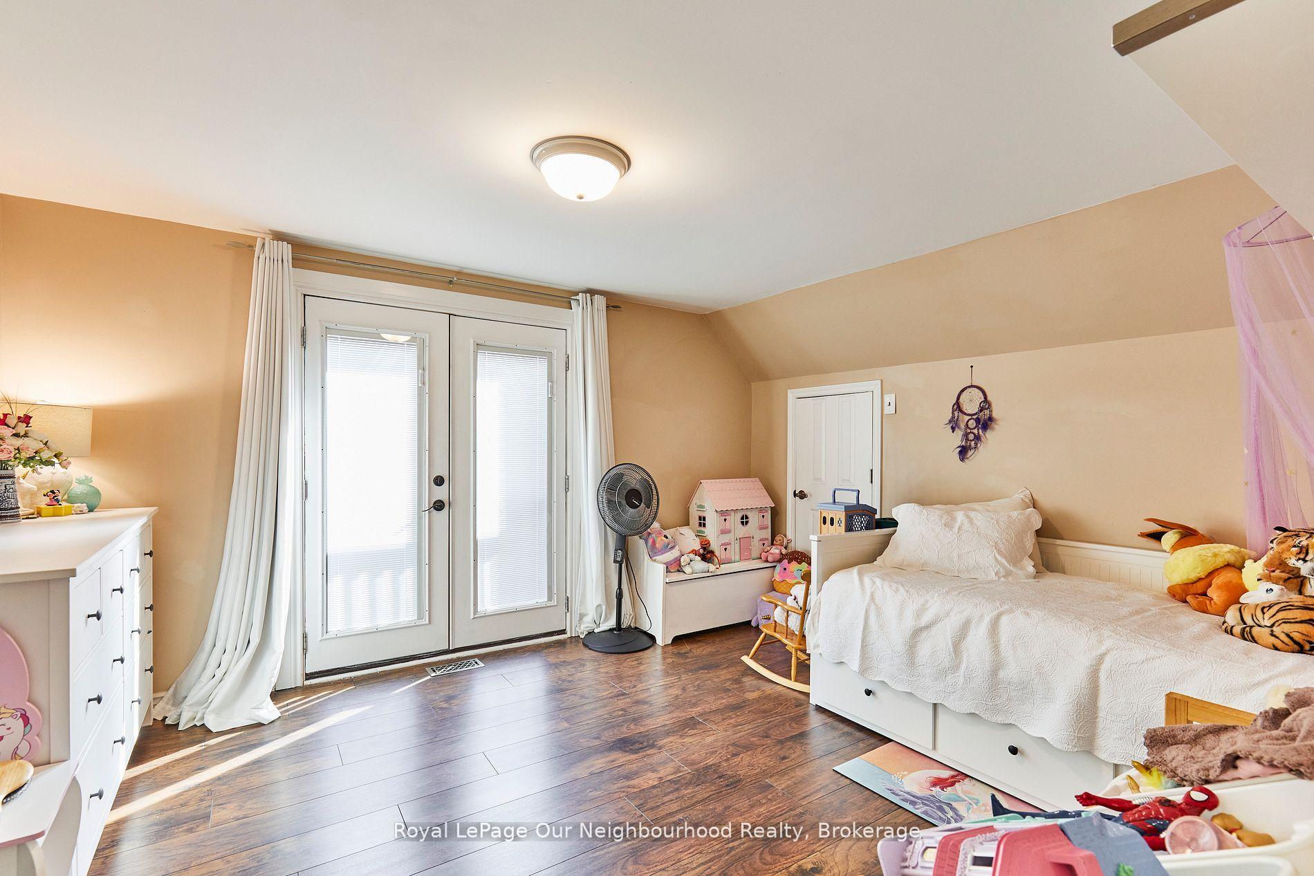Photo 29 of 738 Simcoe Street N, Oshawa, Centennial — HOMEH