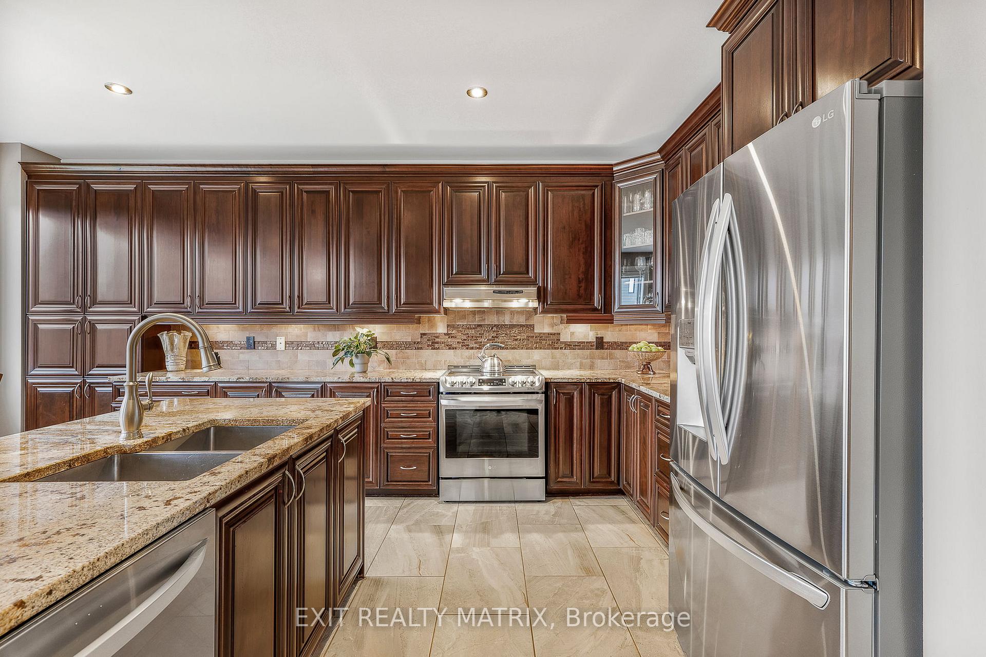 Photo 12 of 414 Fairlakes Way, Ottawa, Avalon East — HOMEH