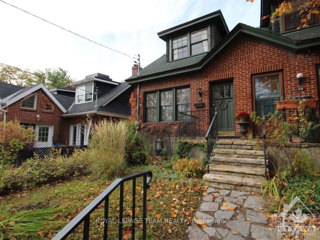 Front of 27 Acacia Avenue