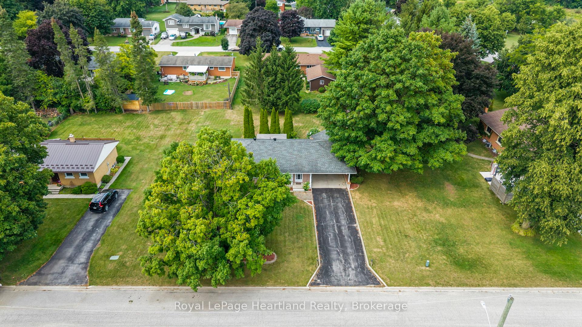 Photo 2 of 542 Angus Street, North Huron, Wingham — HOMEH