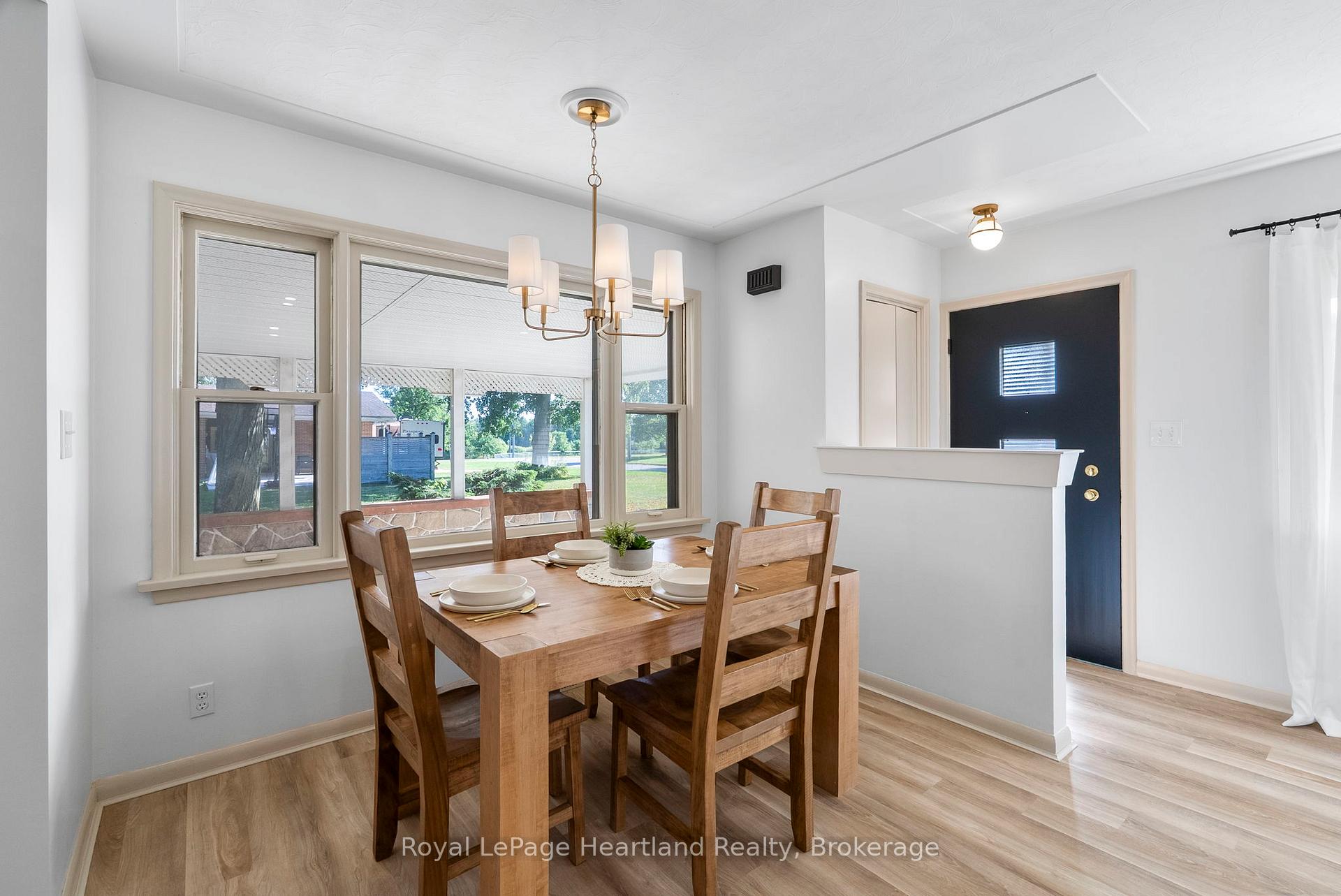 Photo 5 of 542 Angus Street, North Huron, Wingham — HOMEH