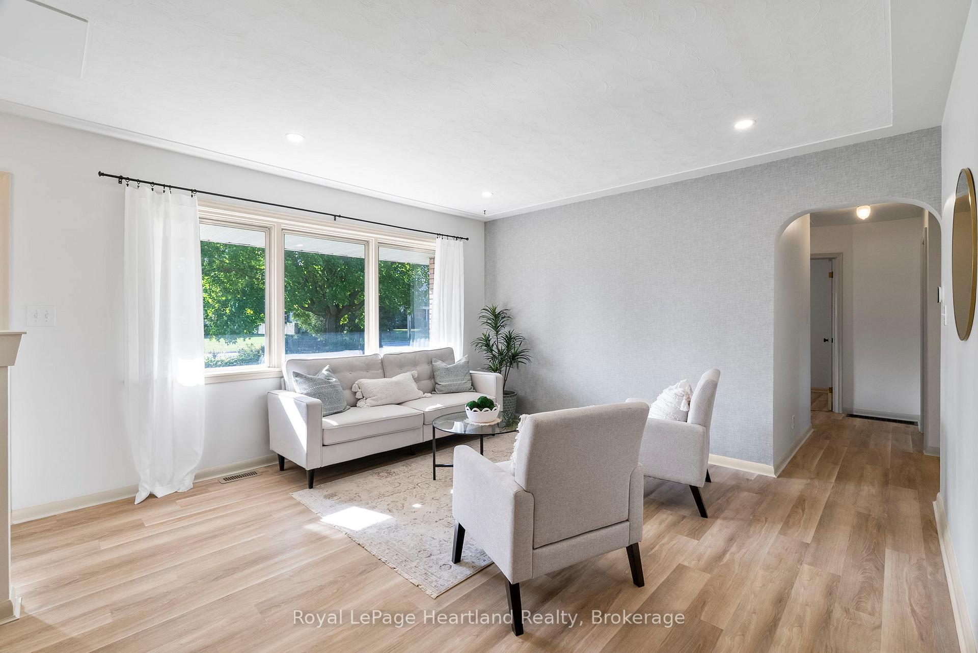 Photo 6 of 542 Angus Street, North Huron, Wingham — HOMEH