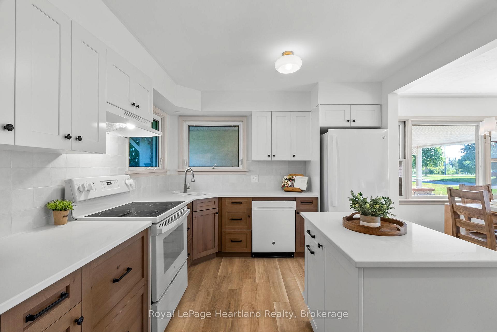 Photo 10 of 542 Angus Street, North Huron, Wingham — HOMEH