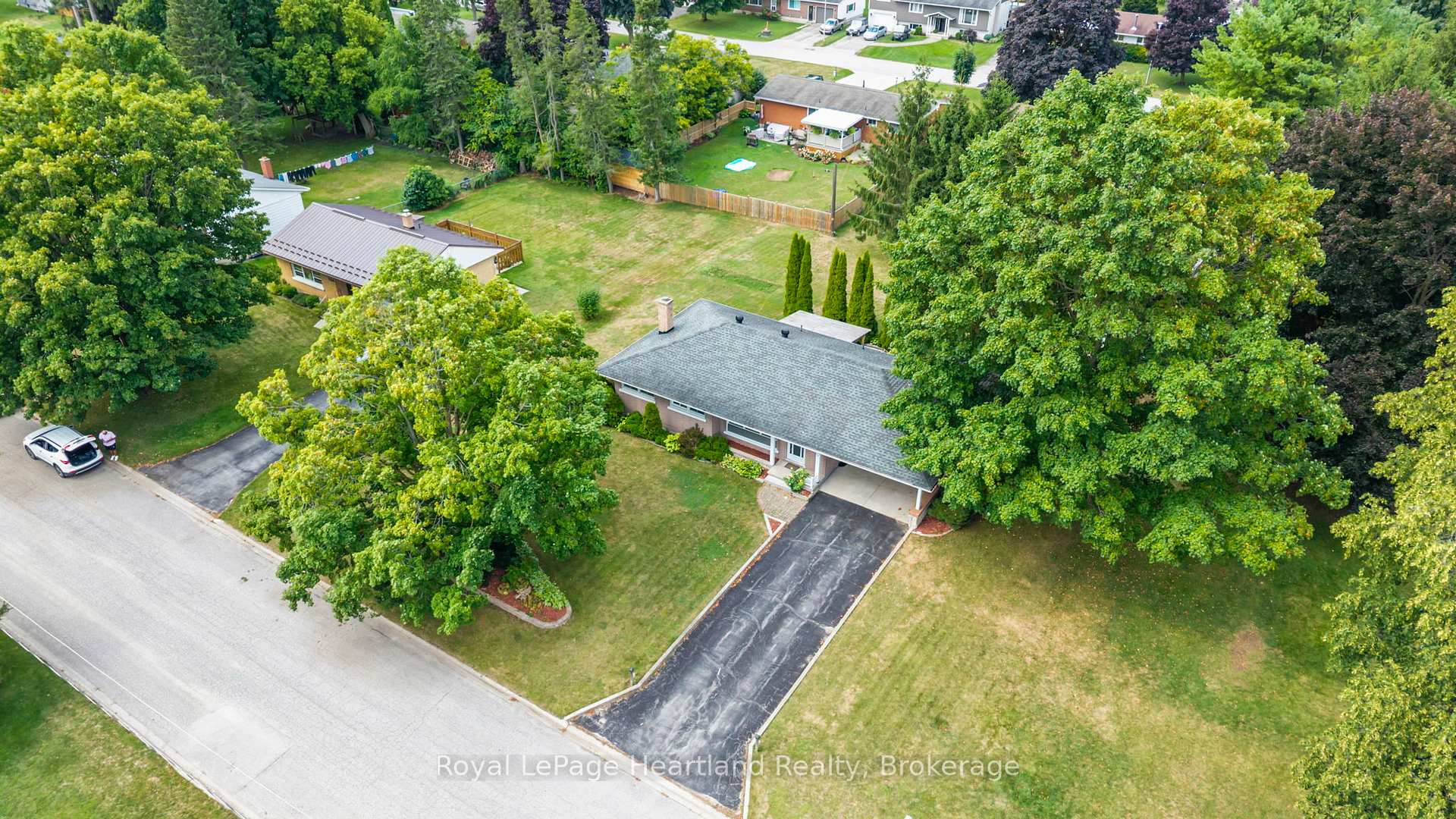 Photo 27 of 542 Angus Street, North Huron, Wingham — HOMEH