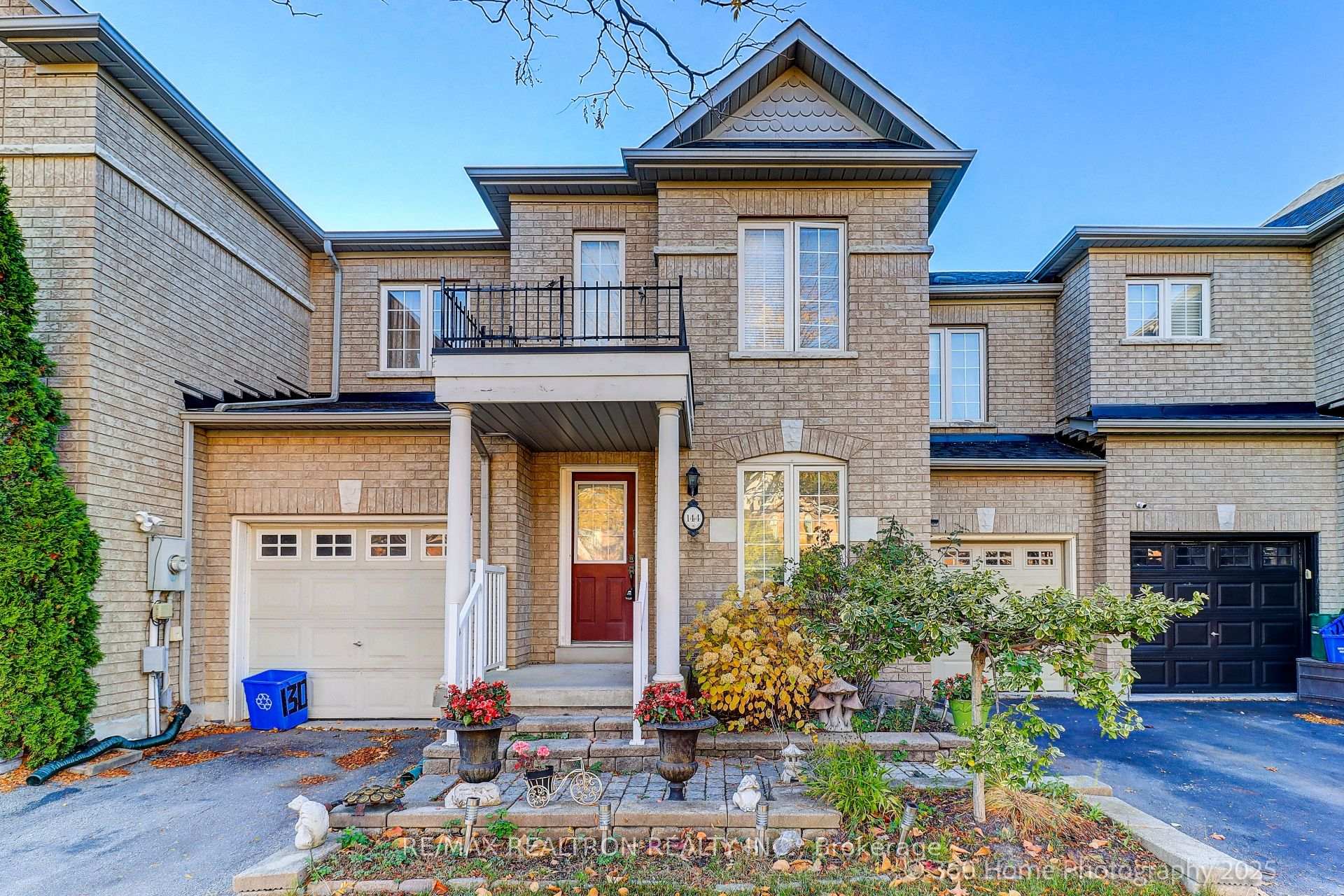 Photo 3 of 144 Matthew Boyd Crescent, Newmarket, Woodland Hill — HOMEH