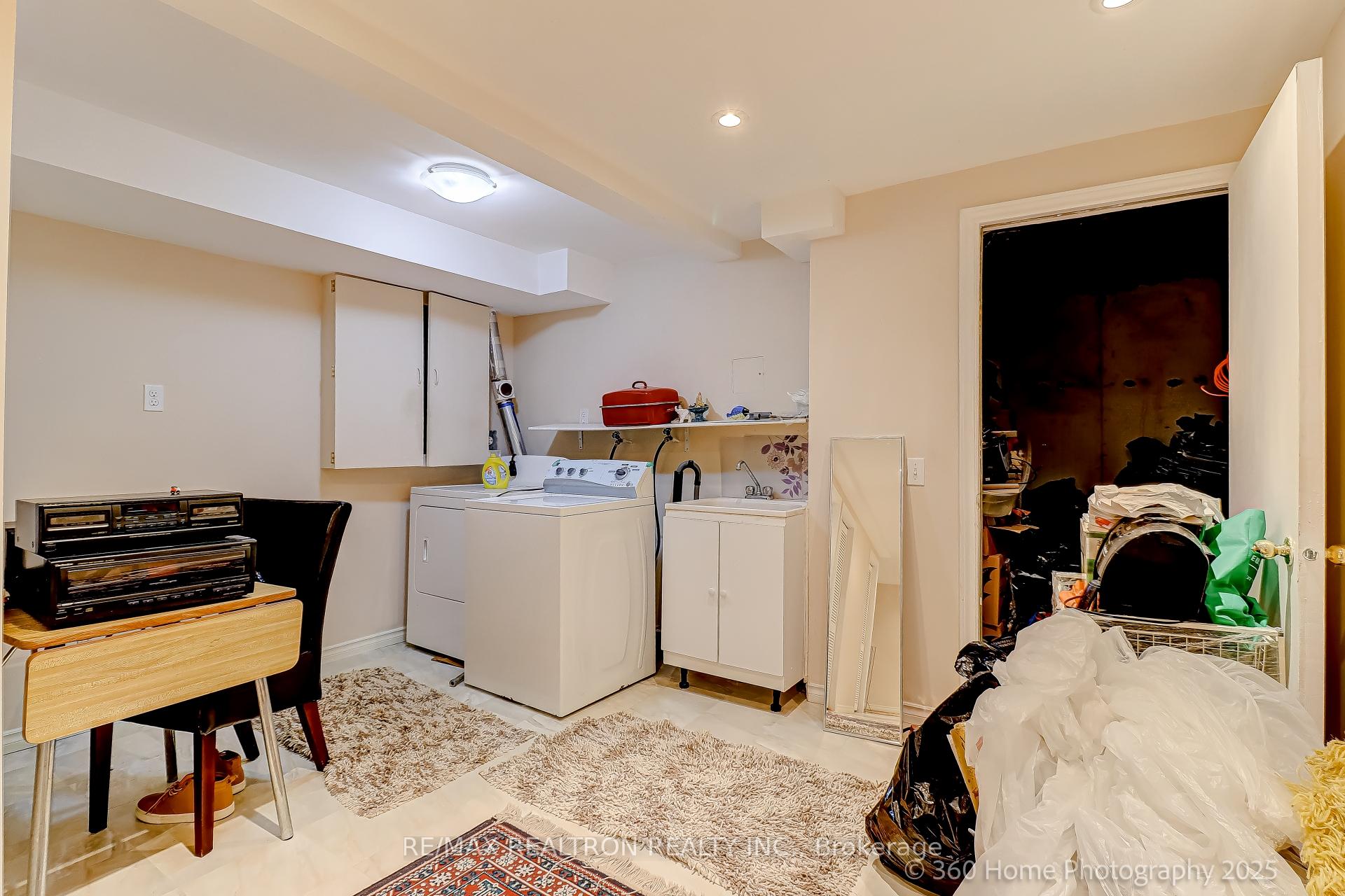 Photo 6 of 144 Matthew Boyd Crescent, Newmarket, Woodland Hill — HOMEH