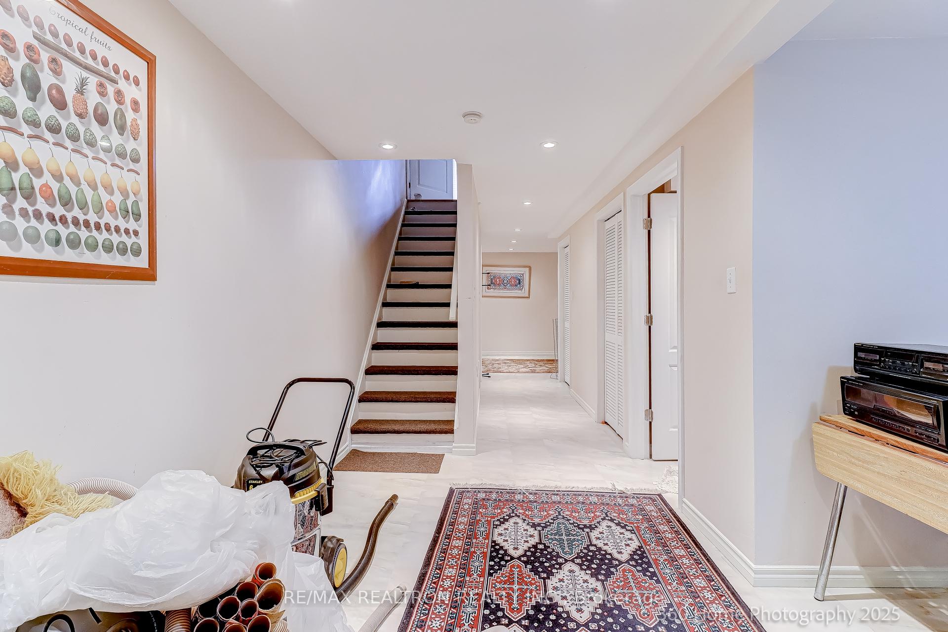 Photo 7 of 144 Matthew Boyd Crescent, Newmarket, Woodland Hill — HOMEH