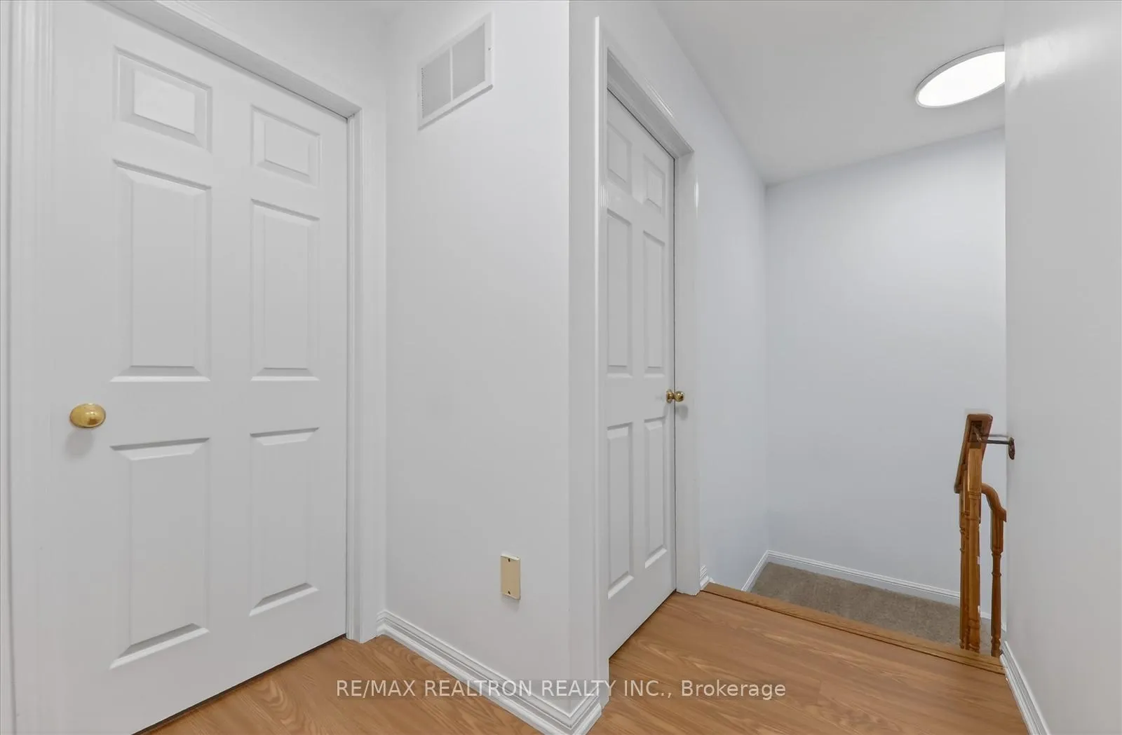 Photo 9 of 1535 Sarasota Crescent, Oshawa, Samac — HOMEH