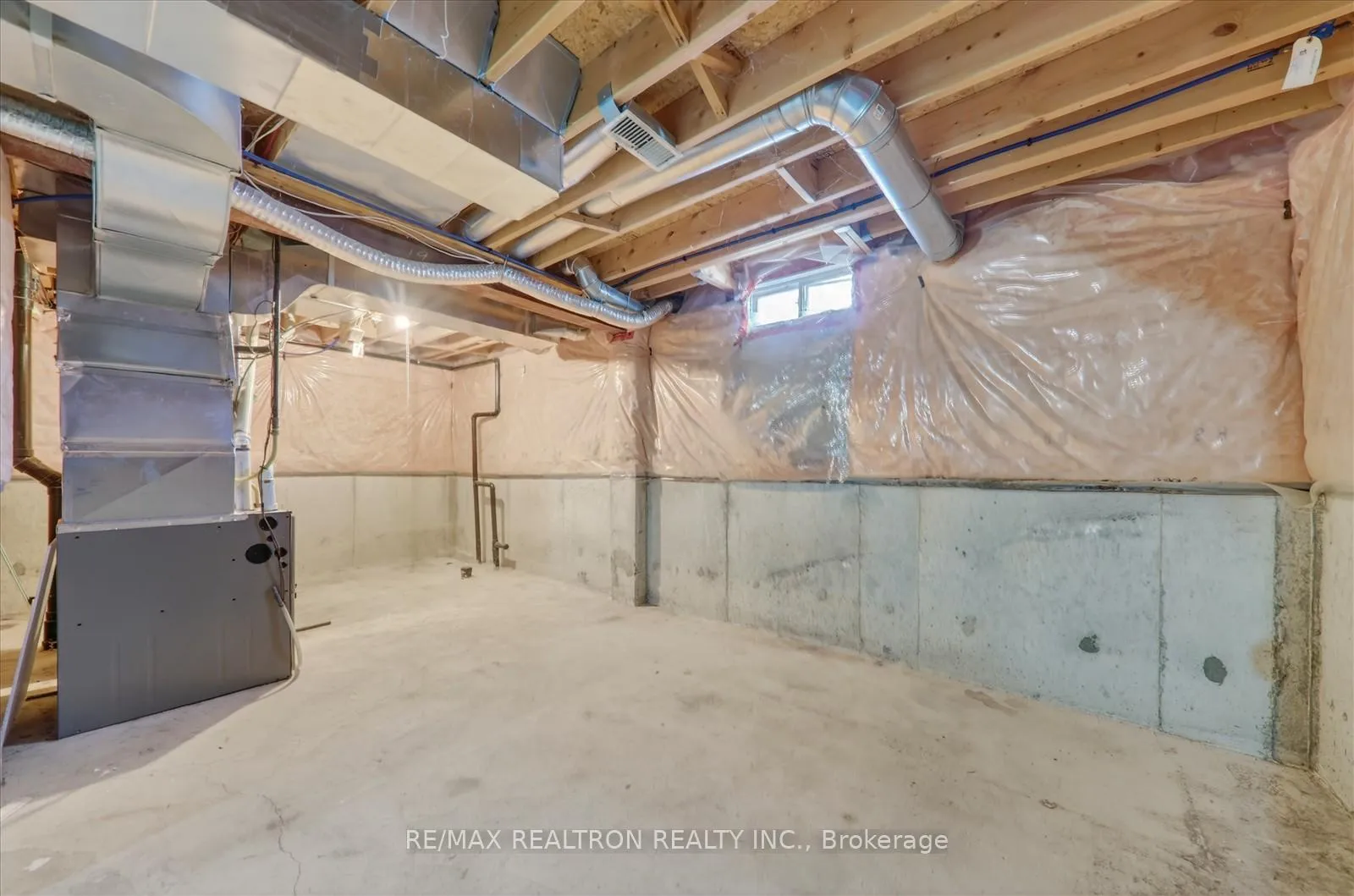 Photo 17 of 1535 Sarasota Crescent, Oshawa, Samac — HOMEH
