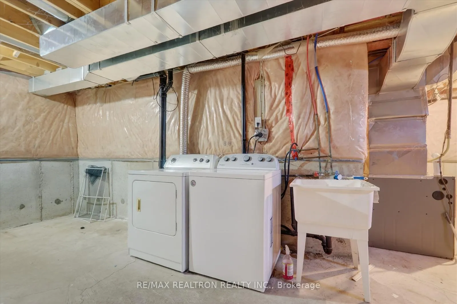 Photo 19 of 1535 Sarasota Crescent, Oshawa, Samac — HOMEH