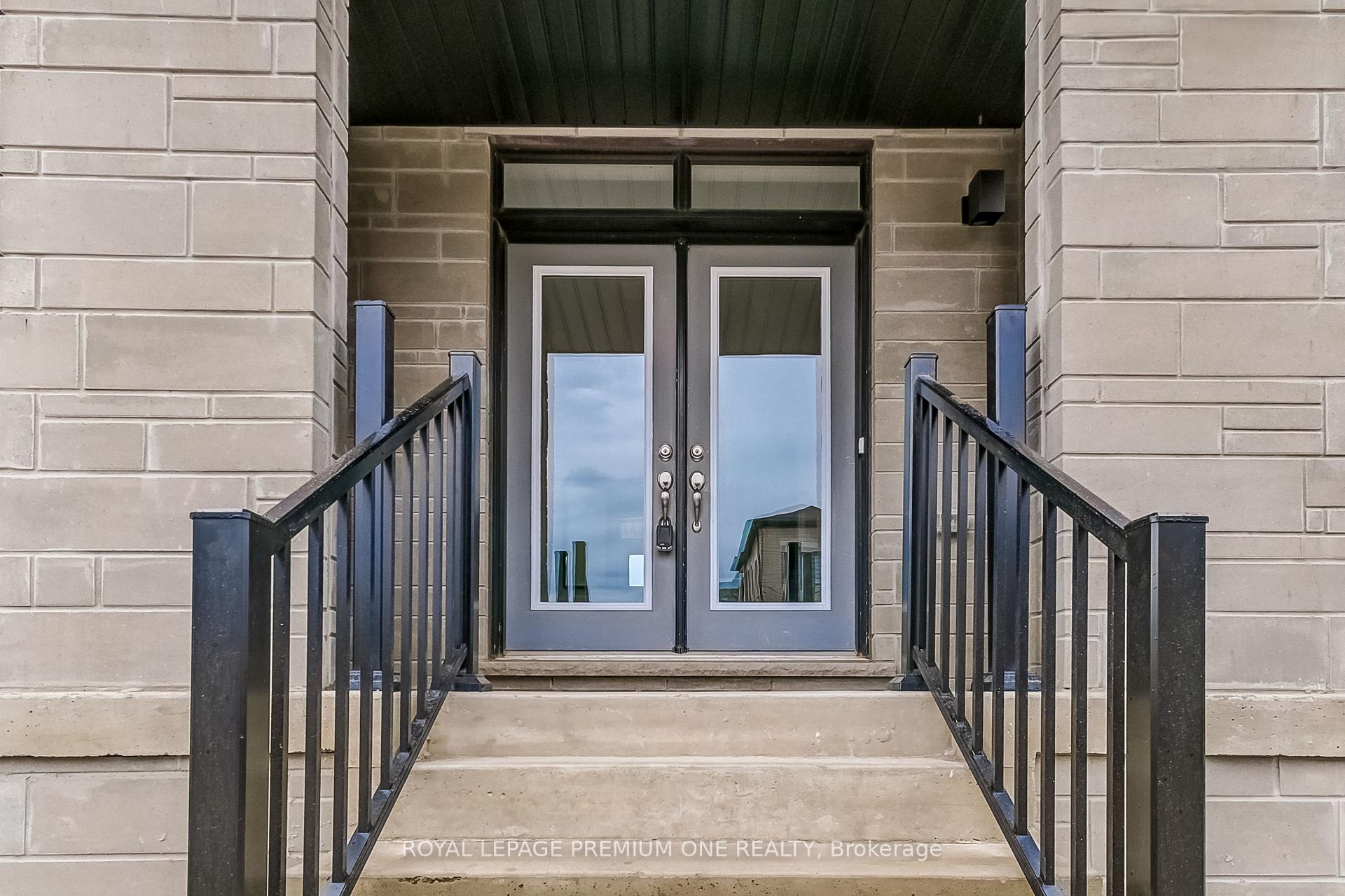 Photo 4 of 799 Apple Terrace, Milton, Cobban — HOMEH